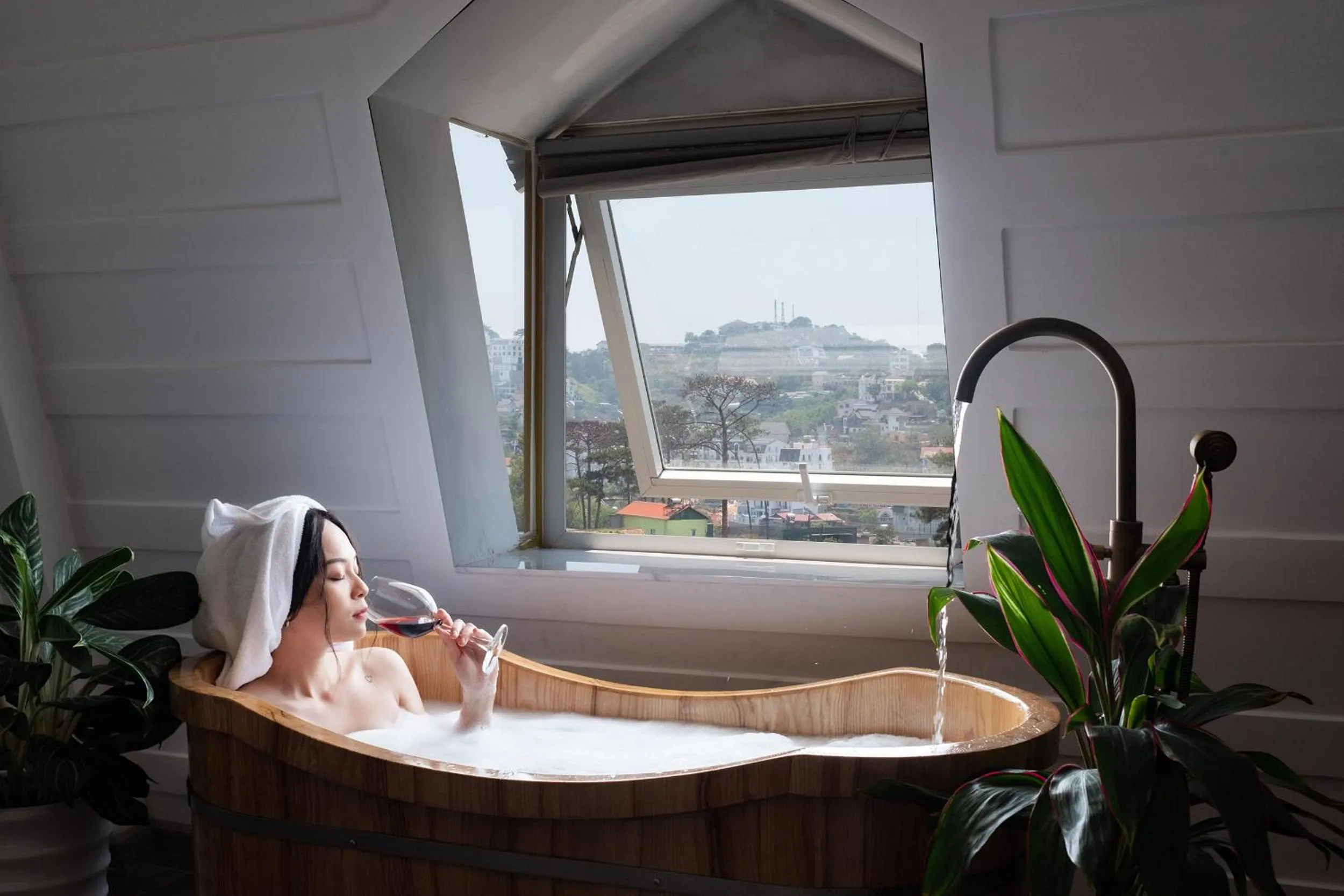 Bath in Casanova Dalat Hotel