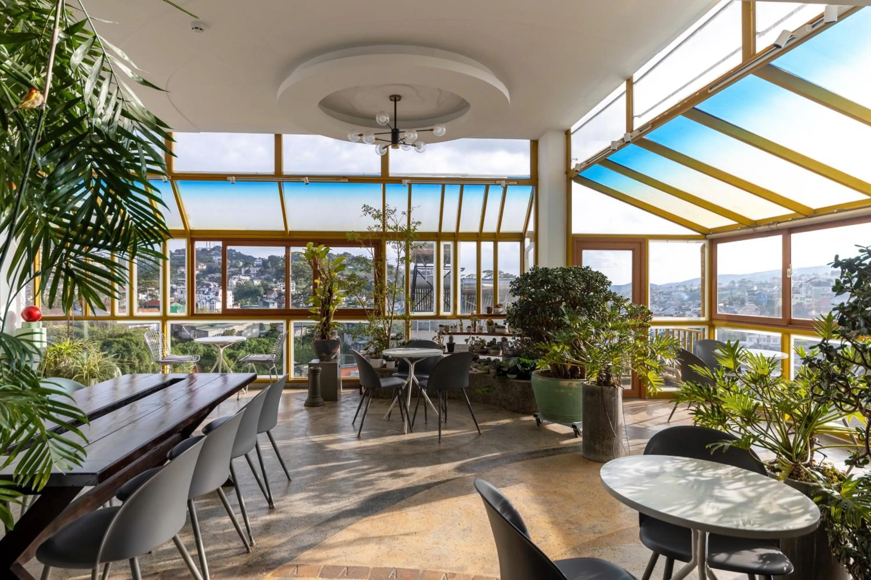 Restaurant/places to eat in Casanova Dalat Hotel