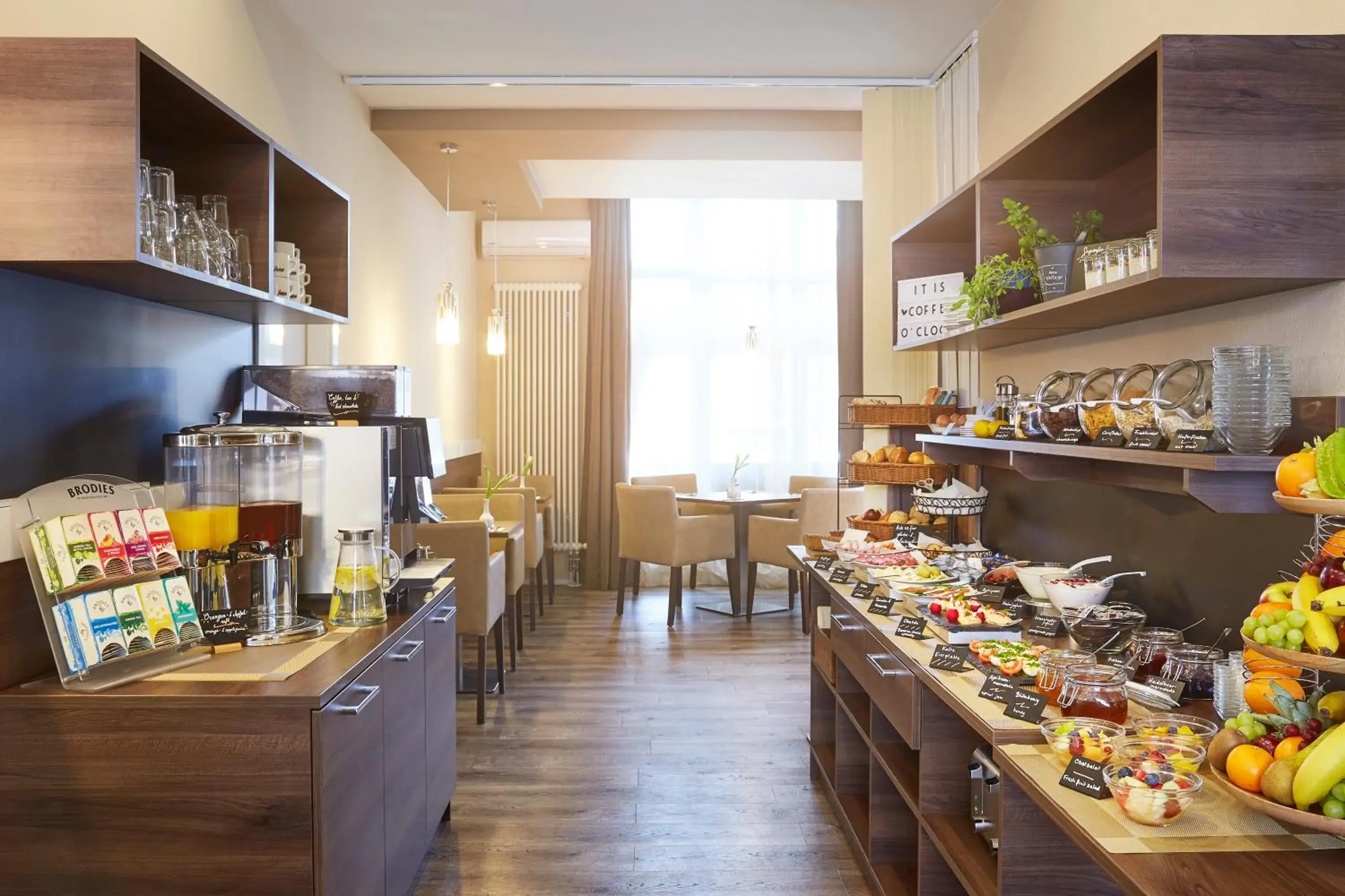 Restaurant/places to eat in Empress Boutique Hotel Restaurant/places to eat in Empress Boutique Hotel