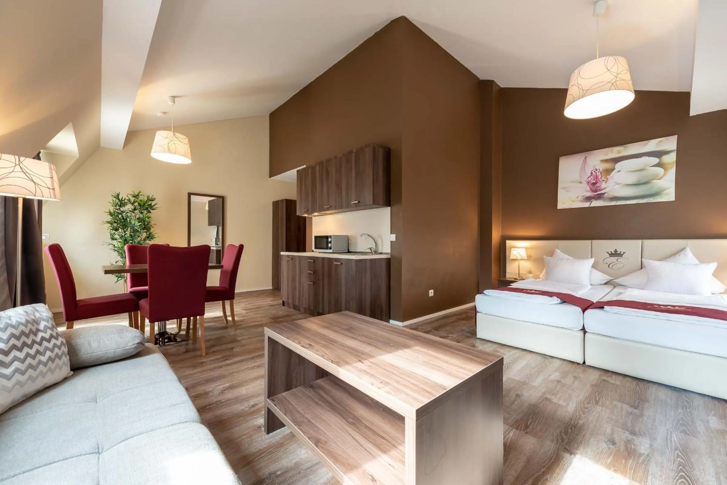 Photo of the whole room, Bed in Empress Boutique Hotel