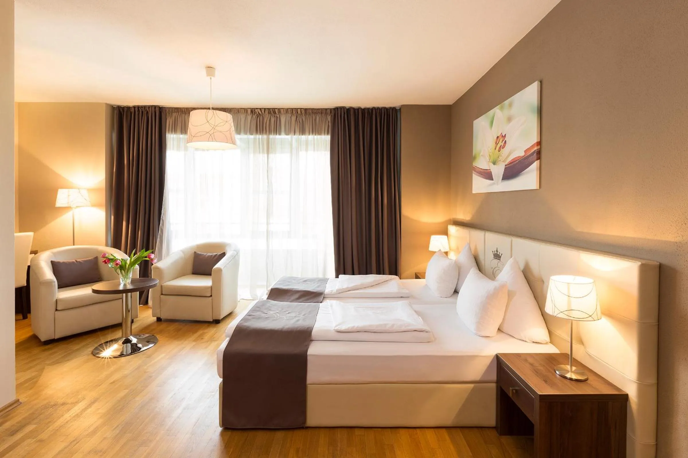 Photo of the whole room, Bed in Empress Boutique Hotel