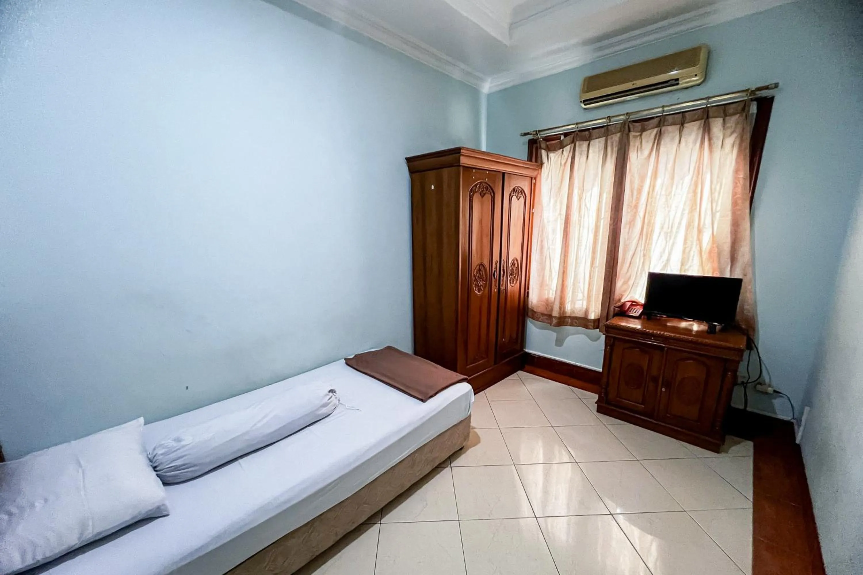 Bed in House Of Livina Mitra RedDoorz