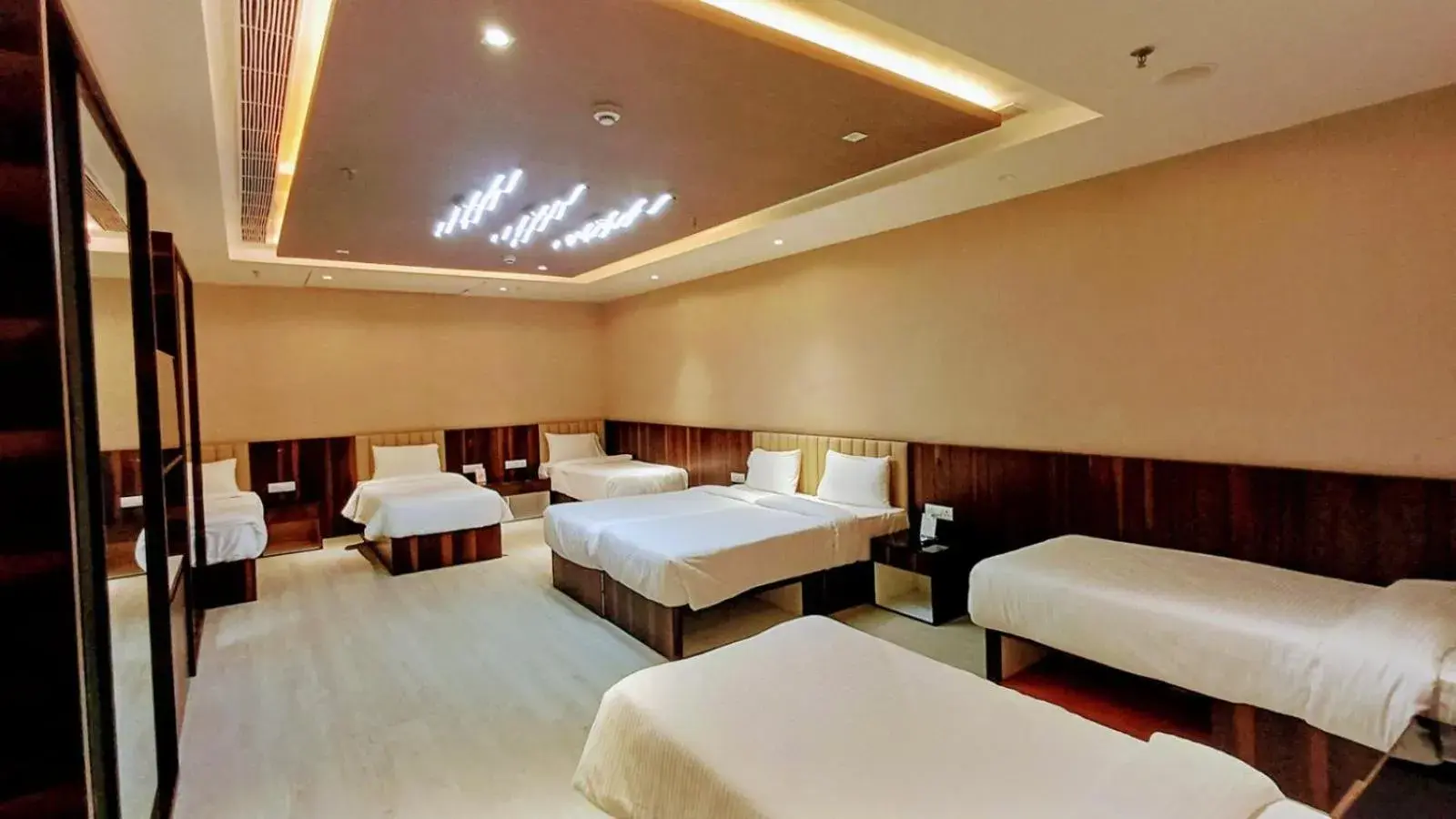 Family, Bed in Enrise by Sayaji Nashik Family, Bed in Enrise by Sayaji Nashik