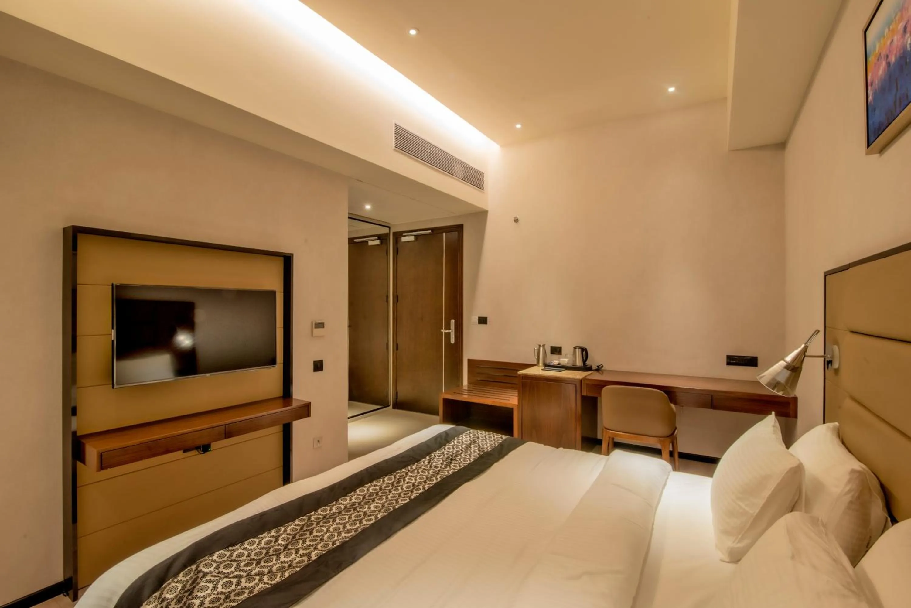 Photo of the whole room, Bed in Enrise by Sayaji Nashik