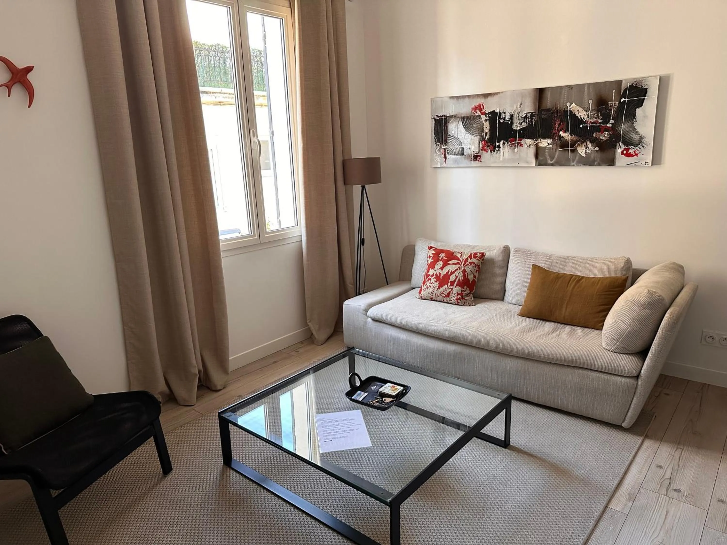 Living room in Bel Appartement Terrasse Intra Muros - Certifié Étoiles de France