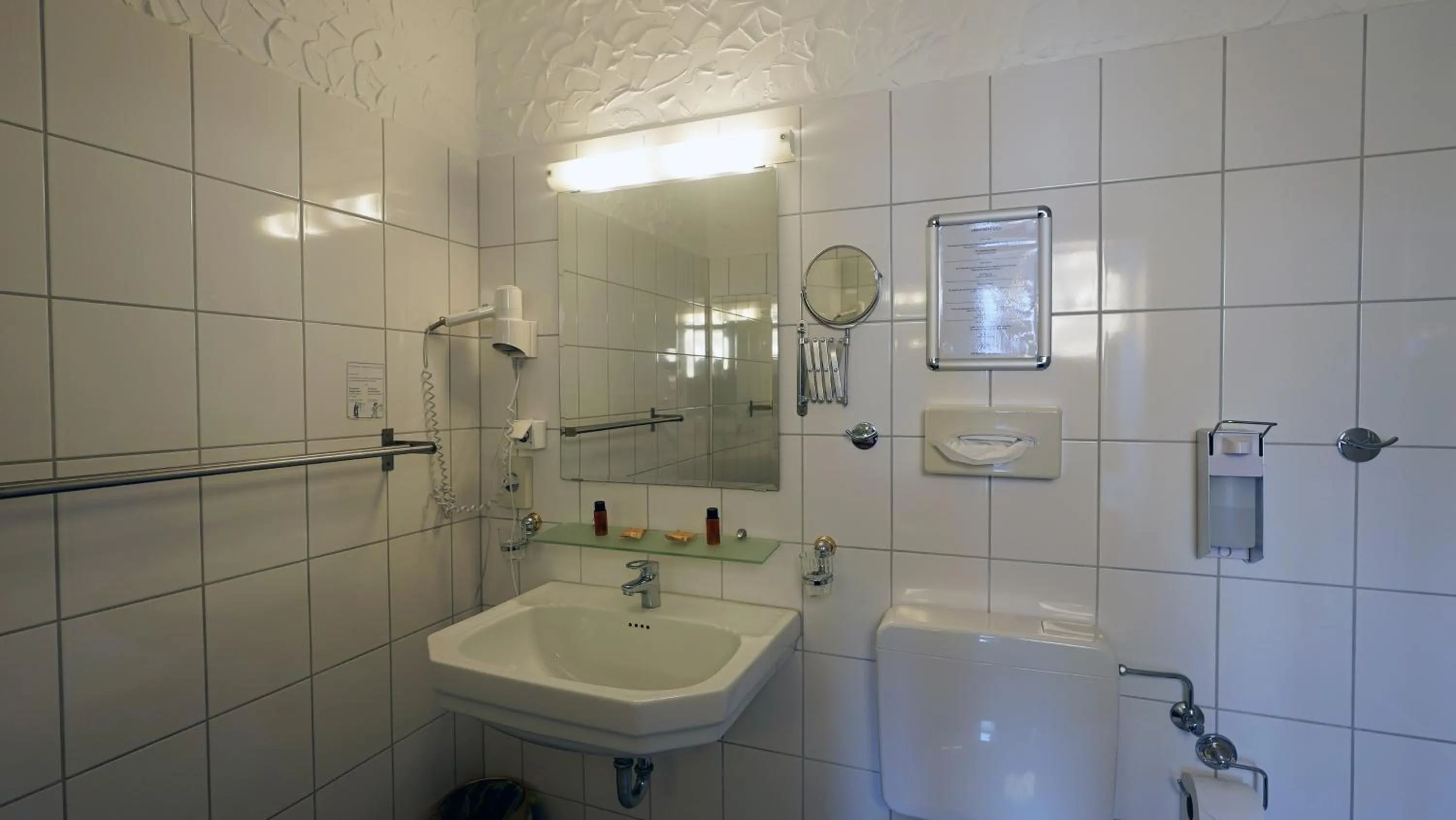 Bathroom in Hotel und Restaurant Löwenbräu Köln