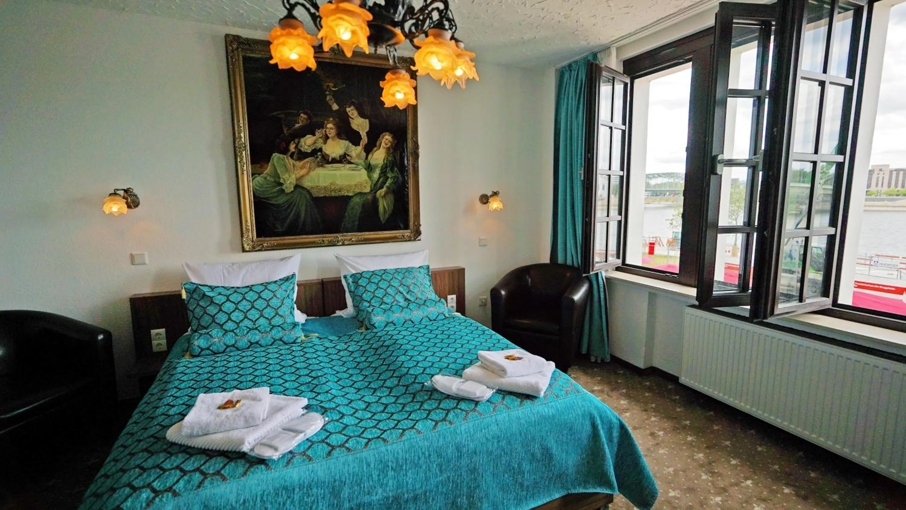 Bed in Hotel und Restaurant Löwenbräu Köln