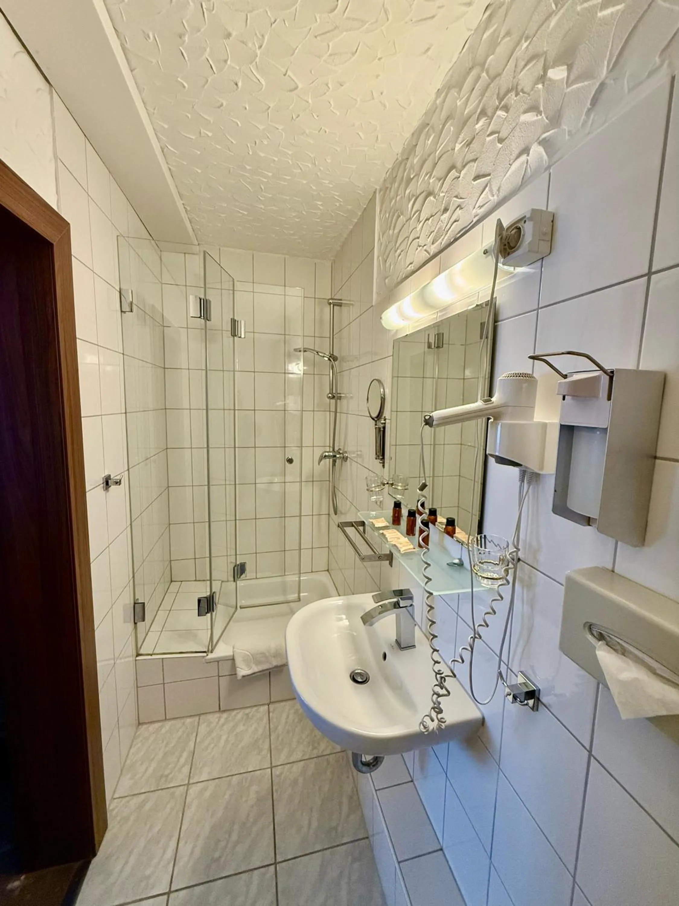 Bathroom in Hotel und Restaurant Löwenbräu Köln