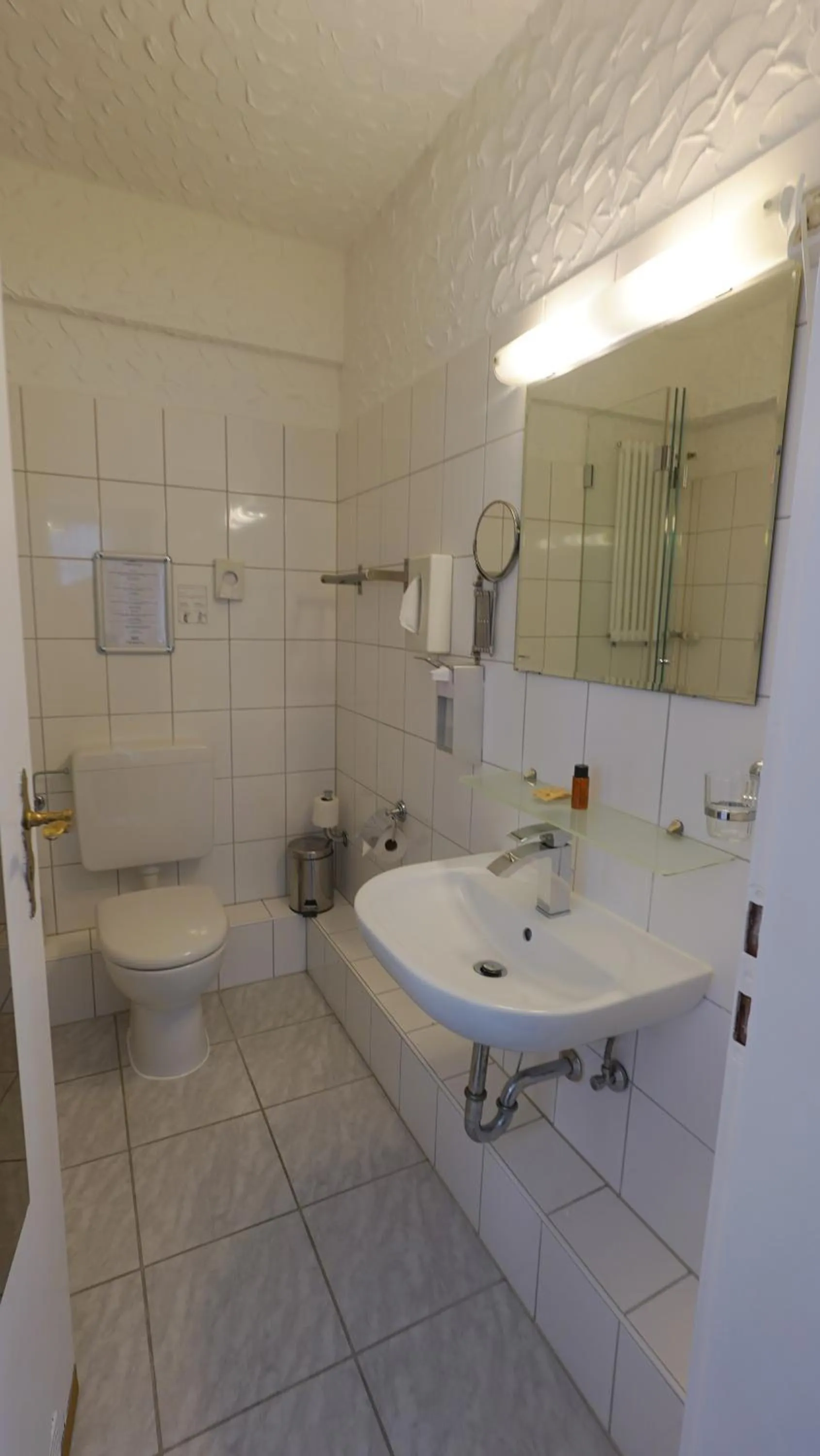 Bathroom in Hotel und Restaurant Löwenbräu Köln