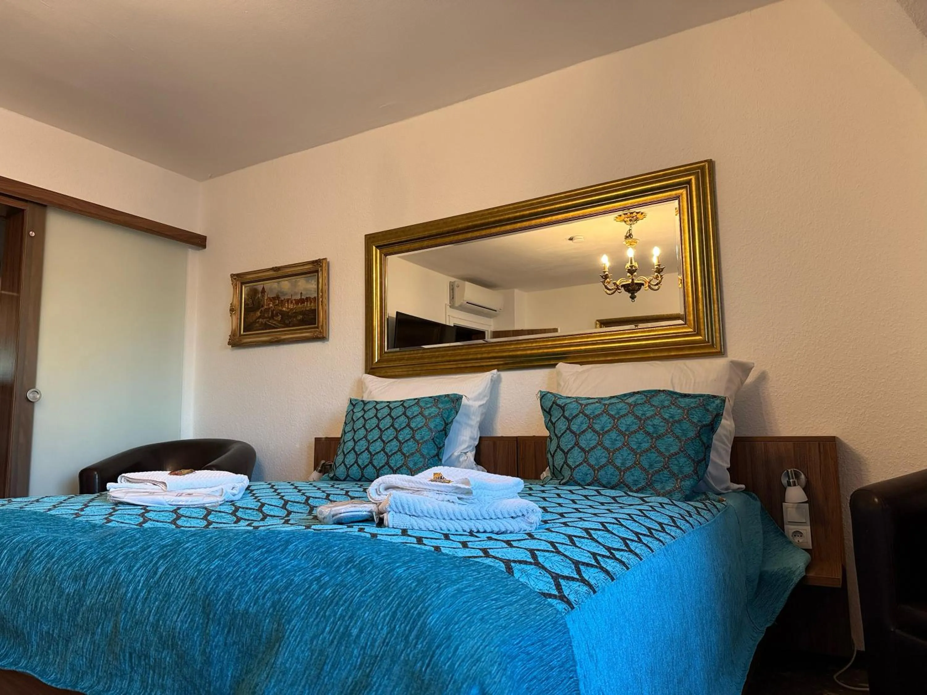 Bed in Hotel und Restaurant Löwenbräu Köln