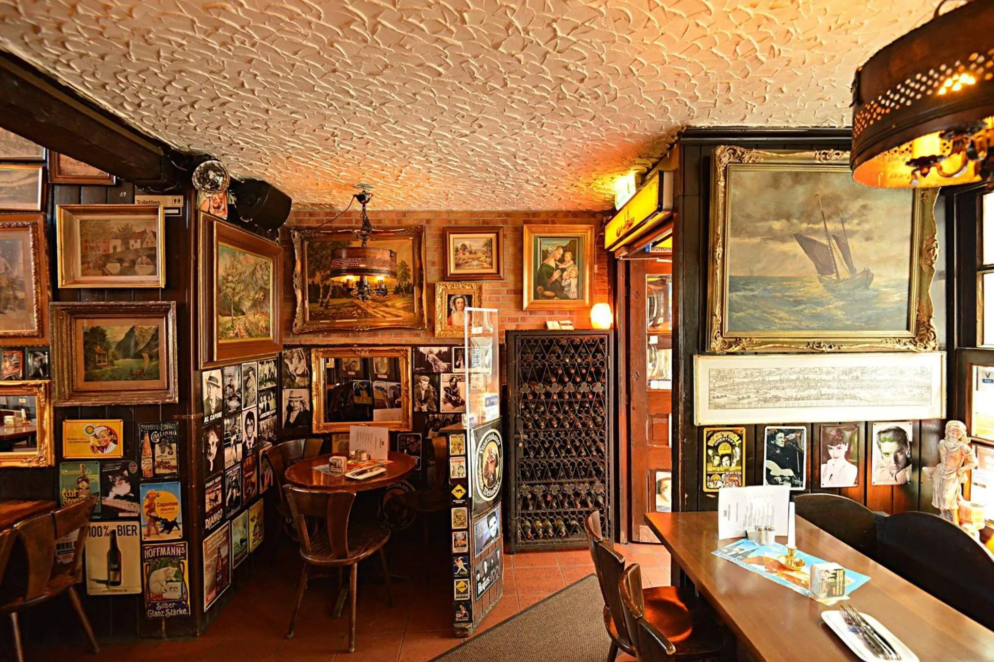 Restaurant/places to eat in Hotel und Restaurant Löwenbräu Köln