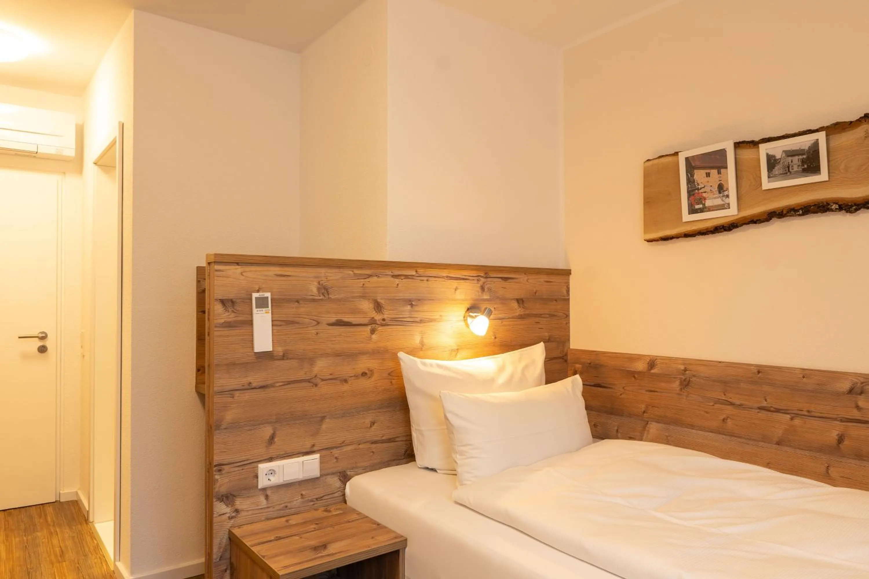 Bed in Hotel Post mit Klimaanlage