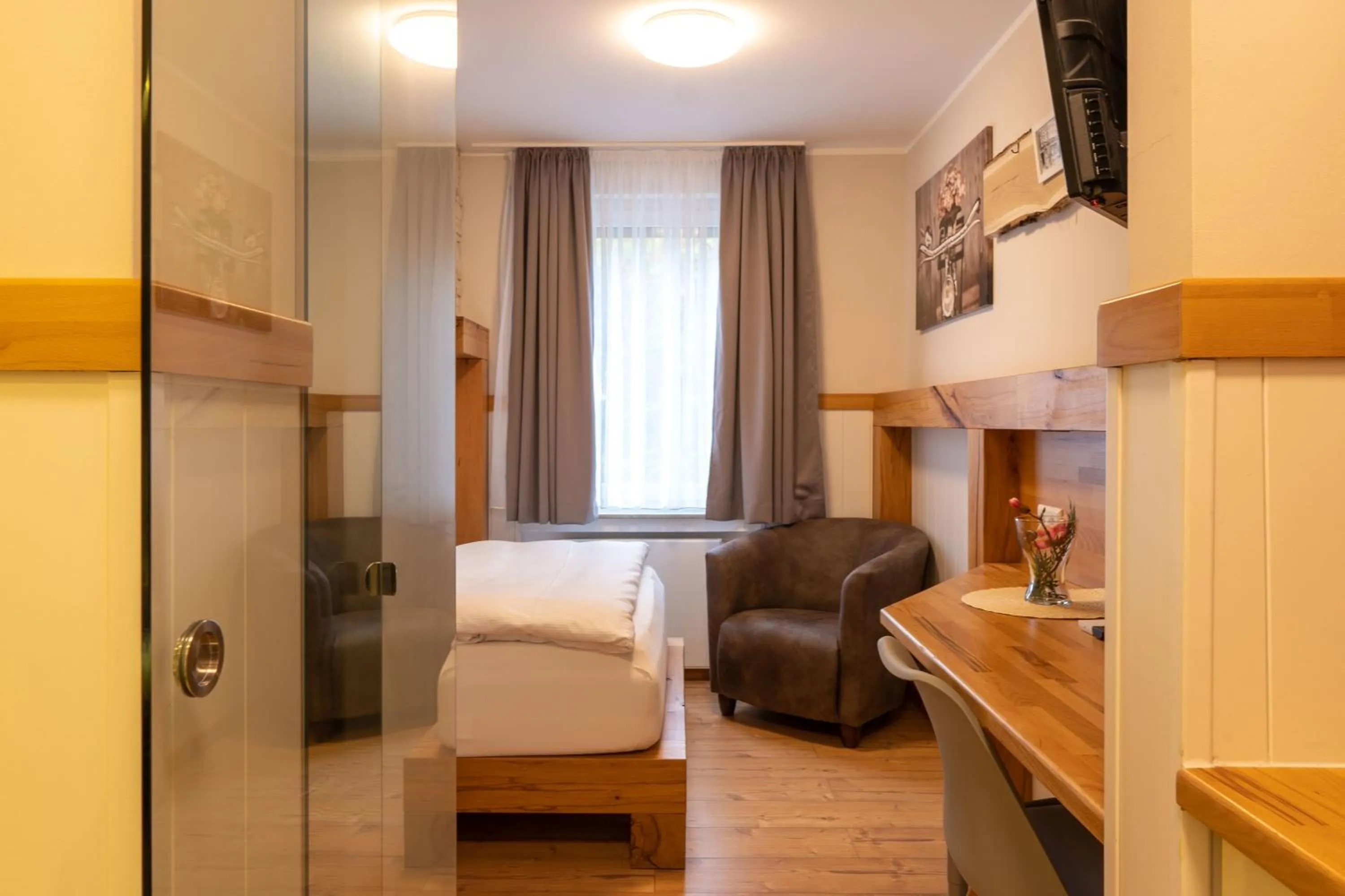 Bed in Hotel Post mit Klimaanlage