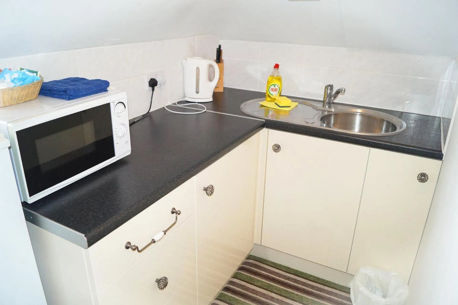 Kitchen or kitchenette in Ricky Road Guest House - Premium