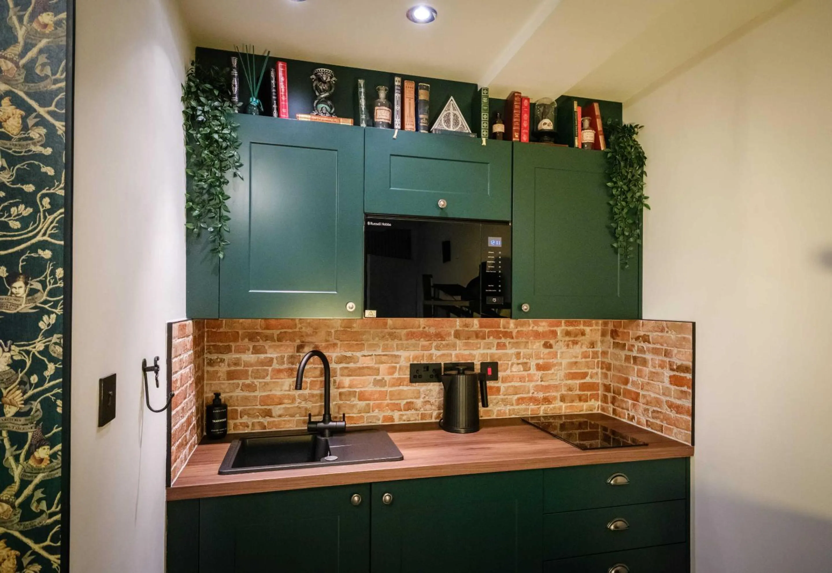 Kitchen or kitchenette in Ricky Road Guest House