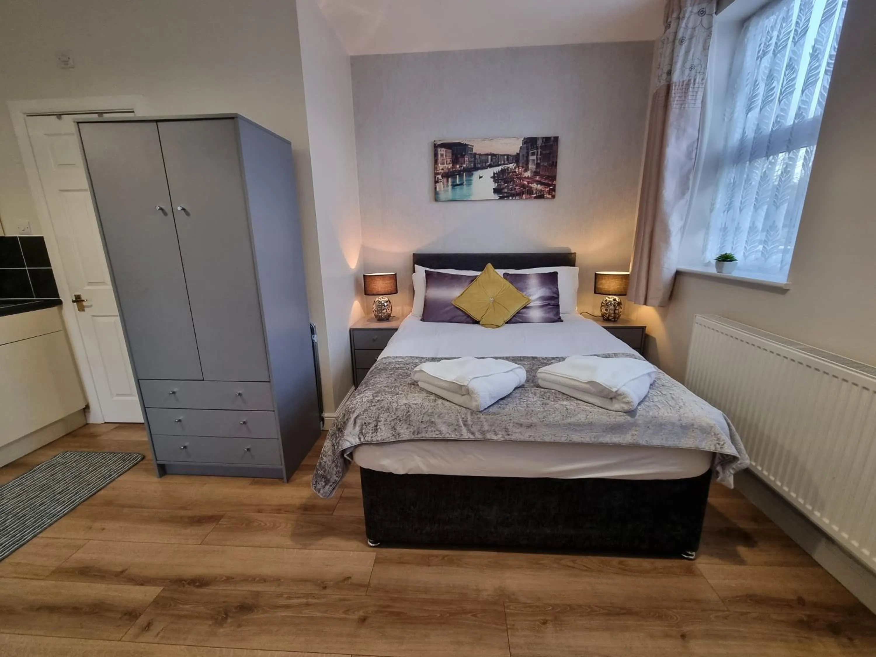 Bed in Ricky Road Guest House - Premium