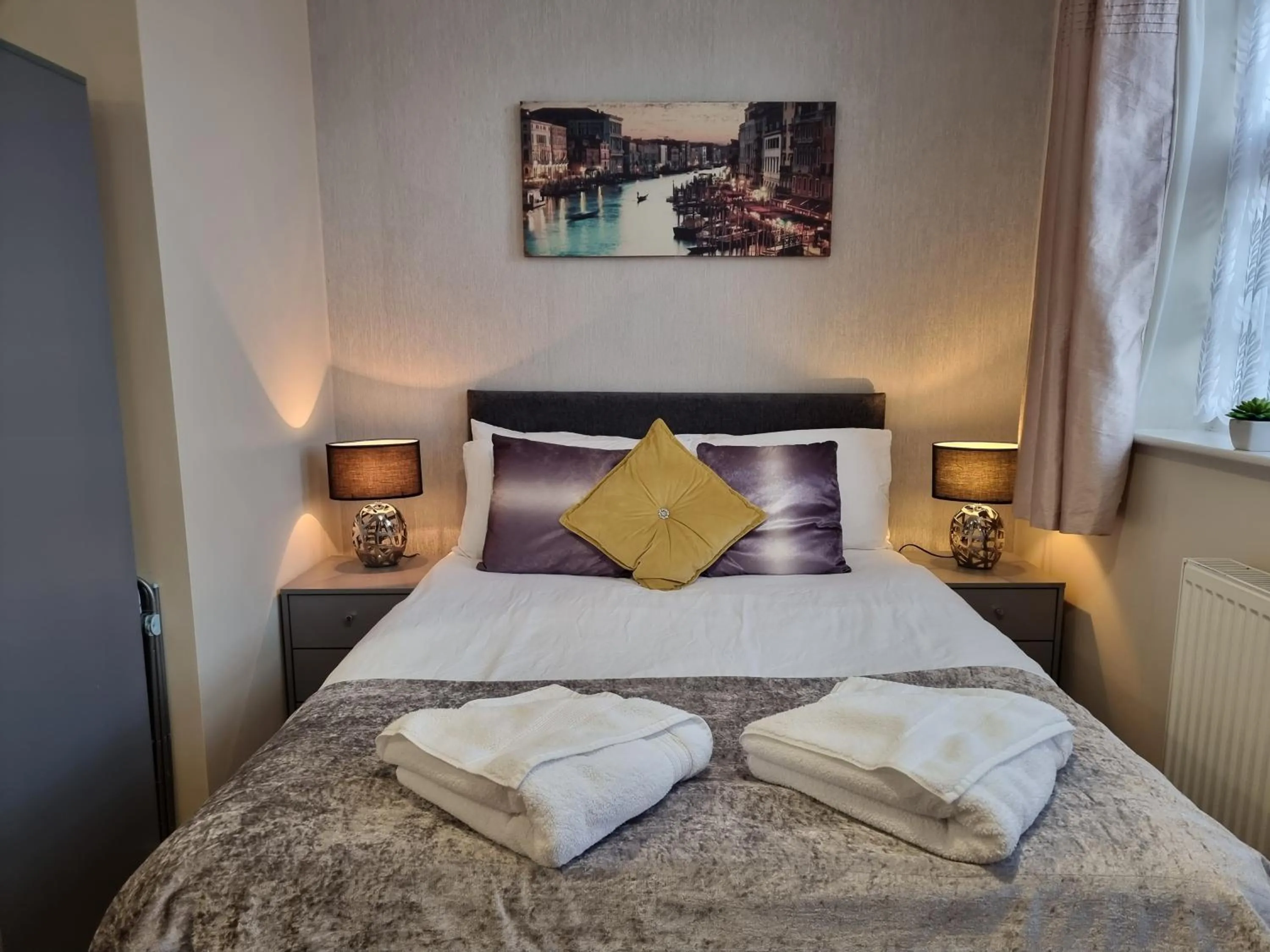 Bed in Ricky Road Guest House - Premium