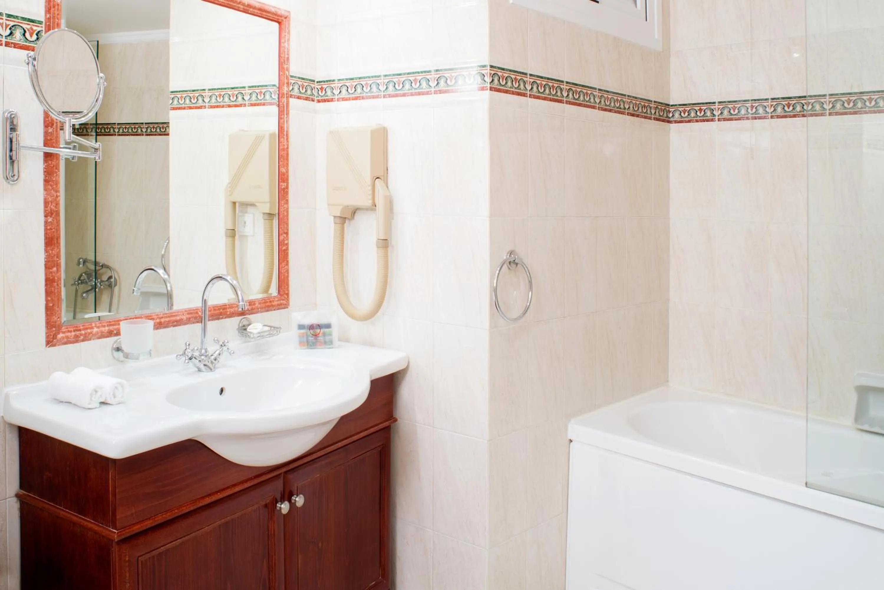 Bathroom in Villa Renos Hotel