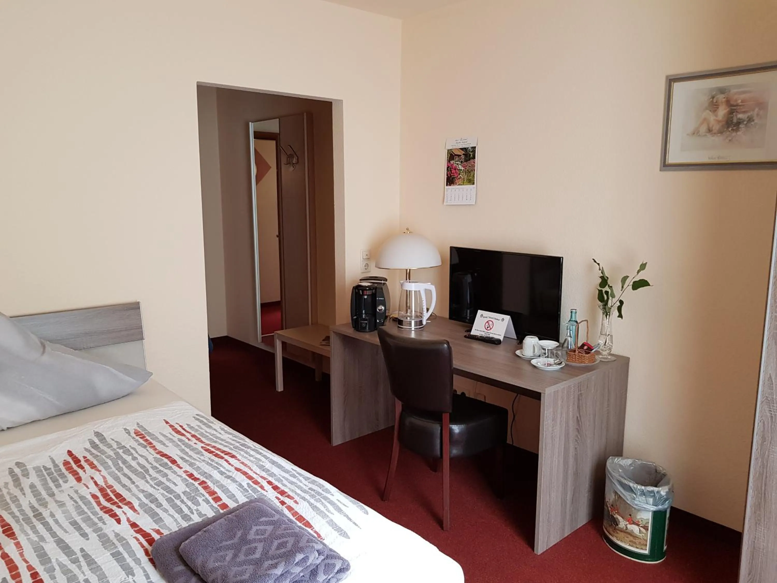 Living room, Bed in Hotel Zwei Linden