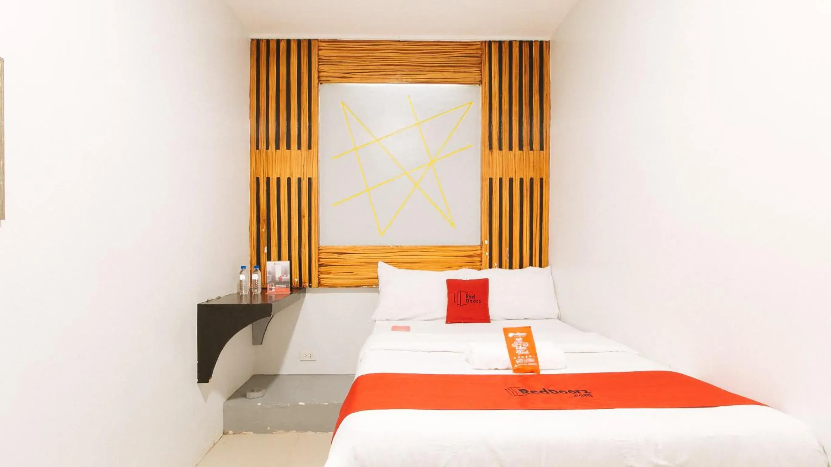 Photo of the whole room, Bed in RedDoorz near Quiapo Church Manila Photo of the whole room, Bed in RedDoorz near Quiapo Church Manila