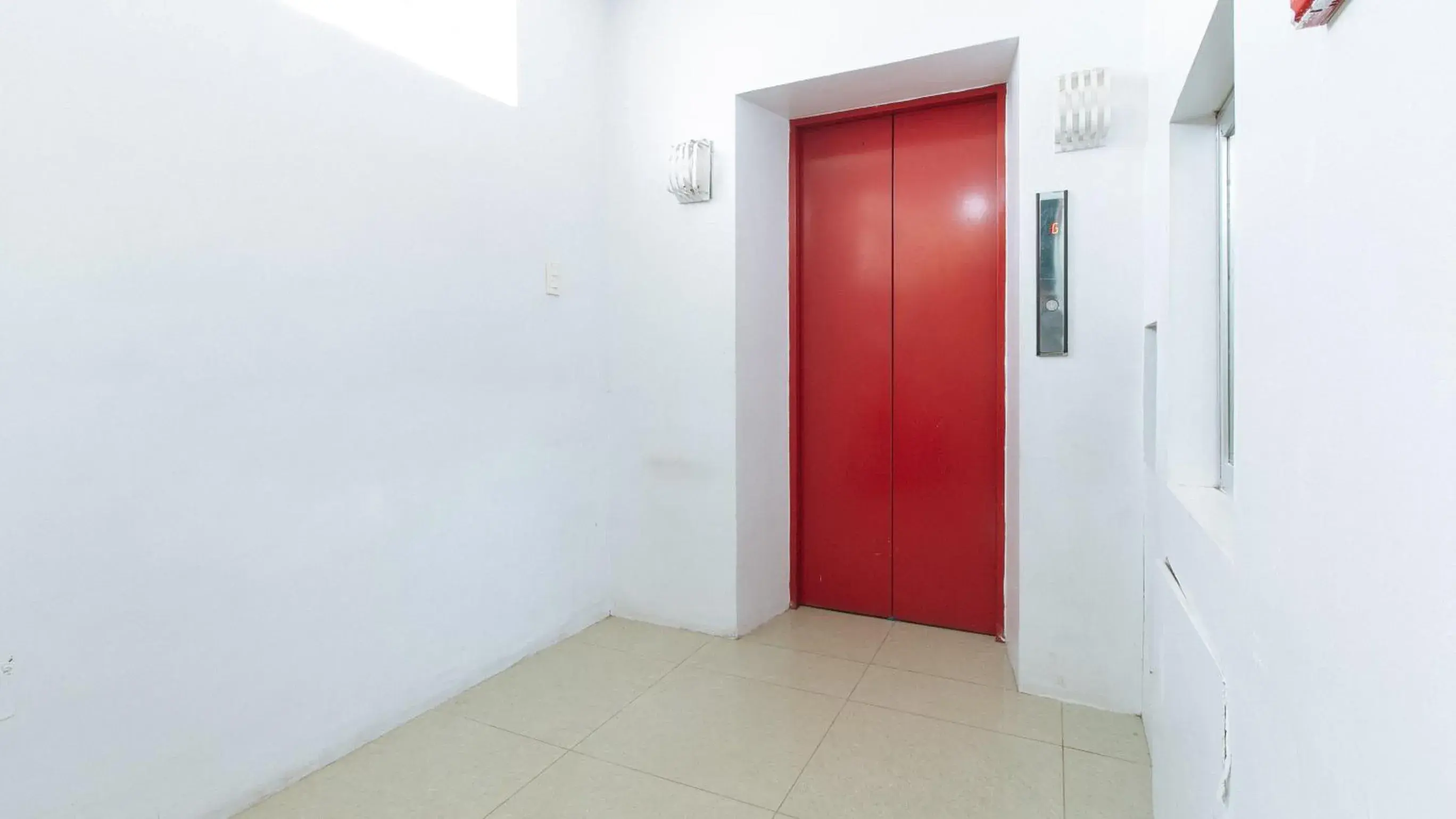 elevator in RedDoorz near Quiapo Church Manila elevator in RedDoorz near Quiapo Church Manila