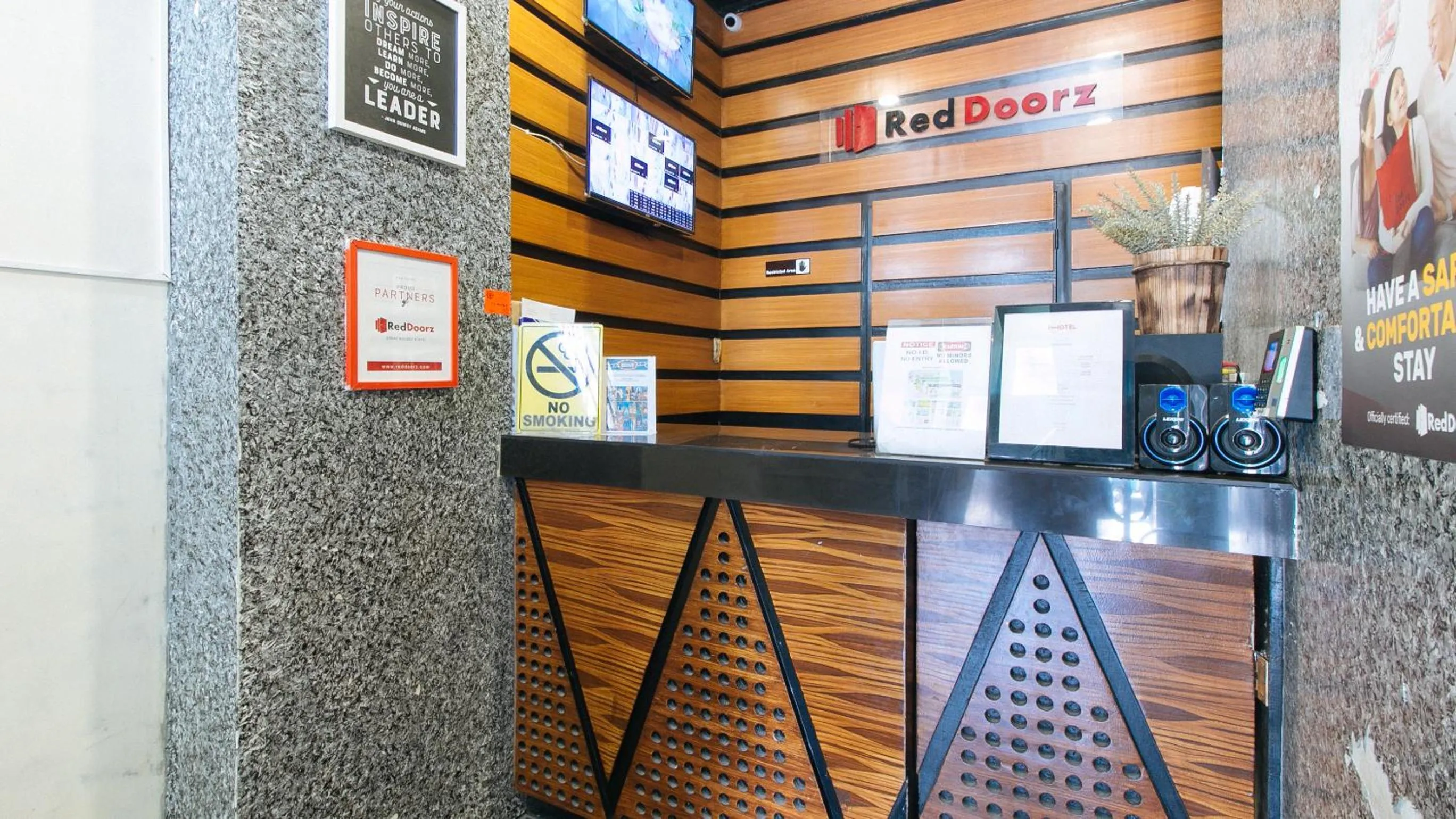 Lobby or reception in RedDoorz near Quiapo Church Manila