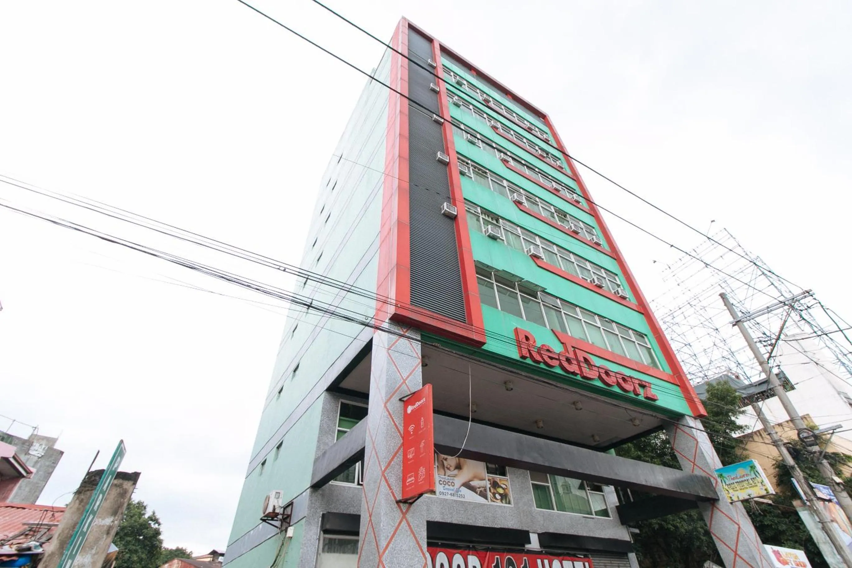 Property building in RedDoorz near Quiapo Church Manila