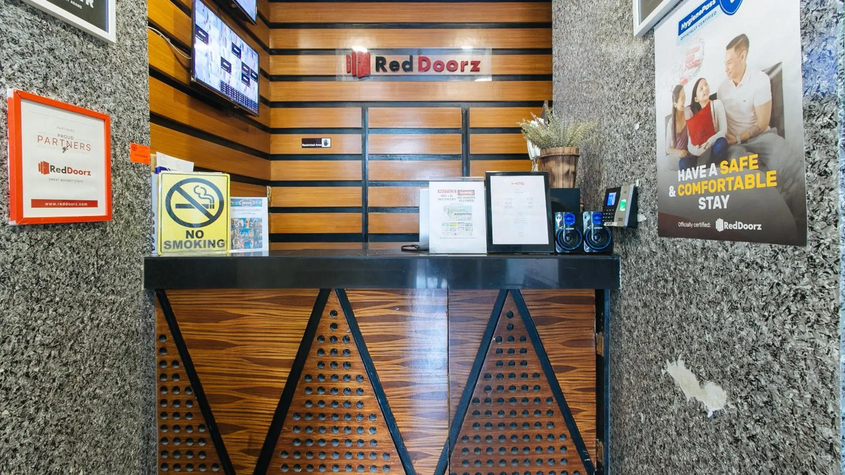 View (from property/room) in RedDoorz near Quiapo Church Manila View (from property/room) in RedDoorz near Quiapo Church Manila