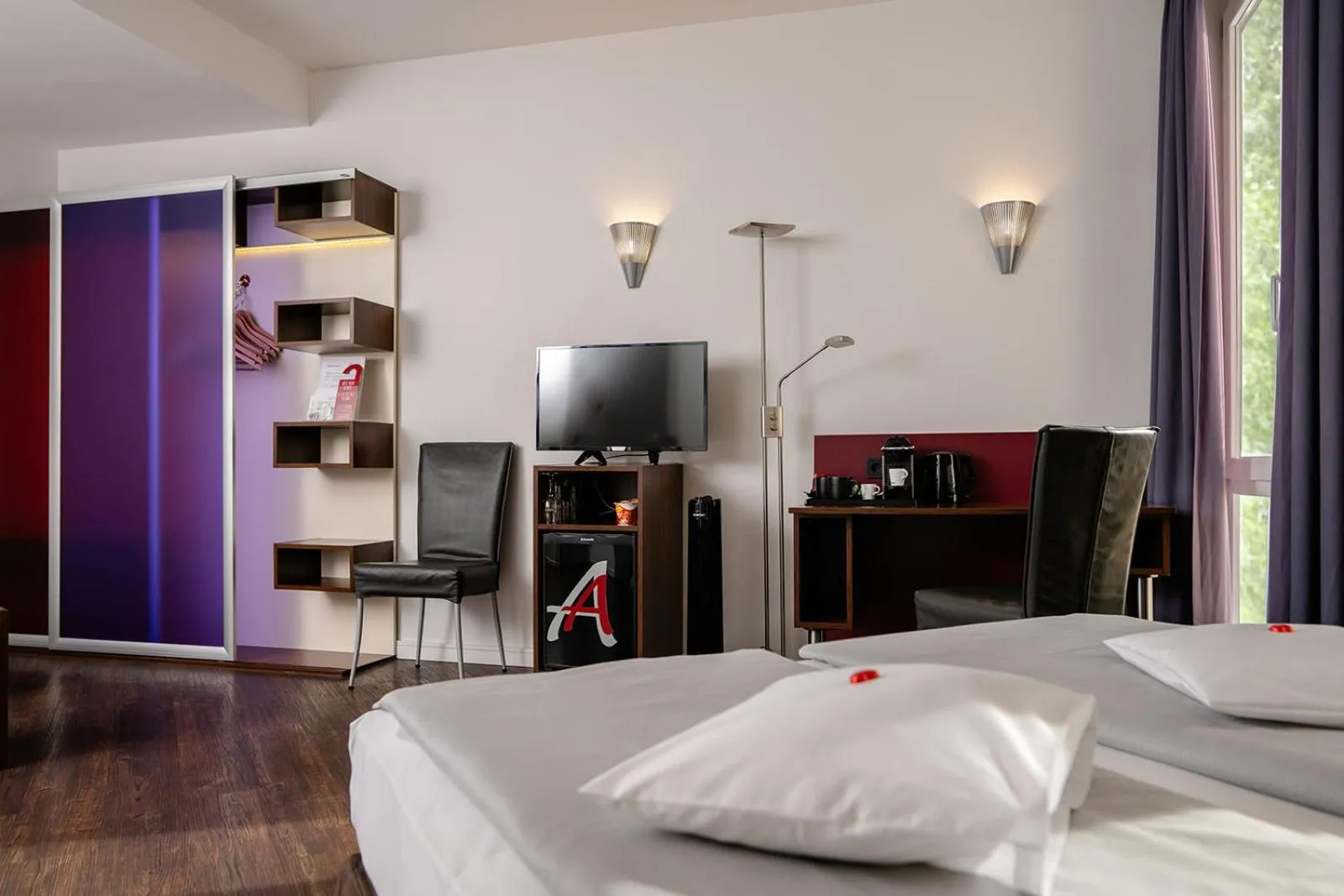 Photo of the whole room, Bed in Auszeit Hotel Düsseldorf - das Frühstückshotel