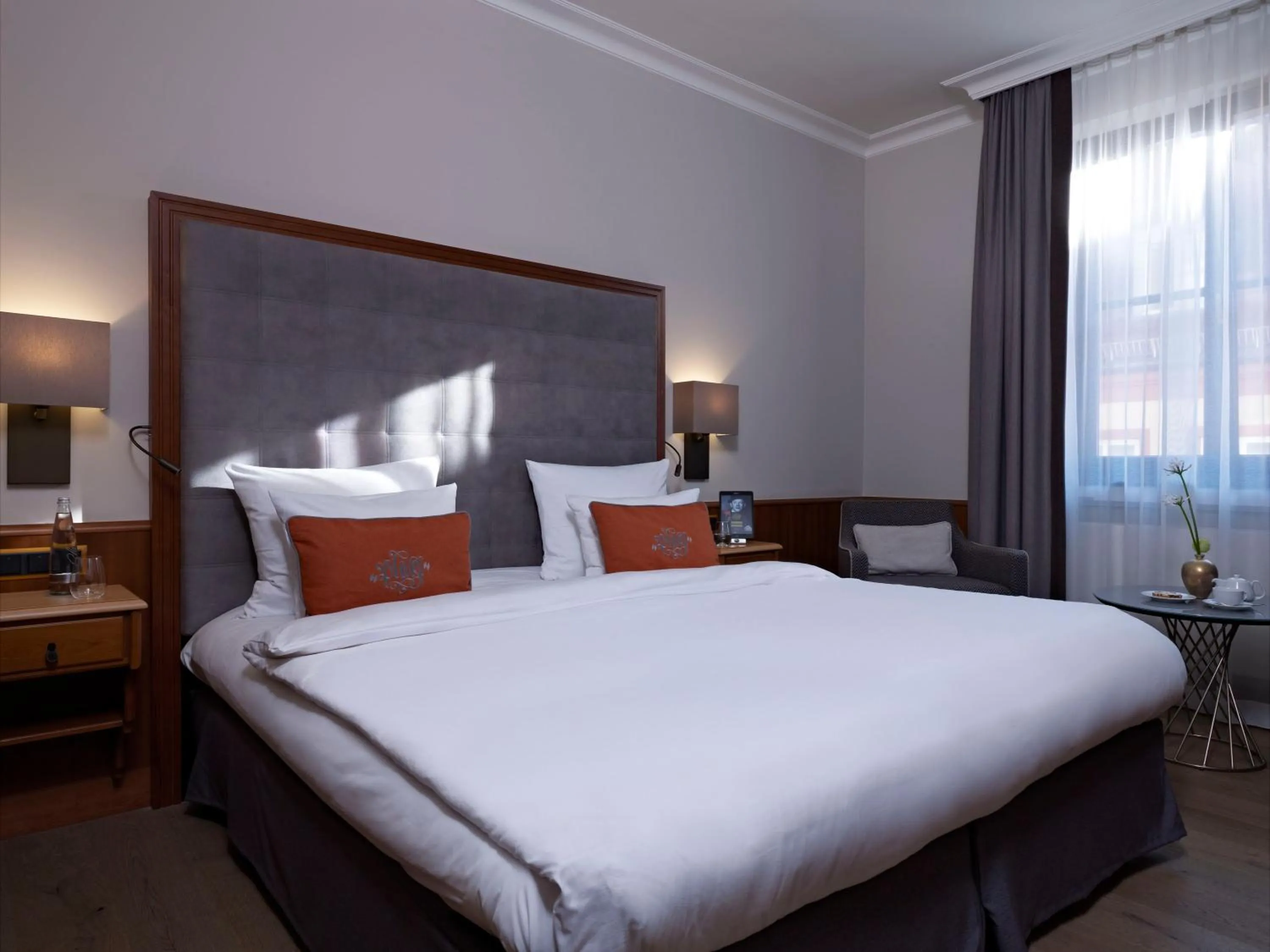 Photo of the whole room, Bed in Platzl Hotel - Superior