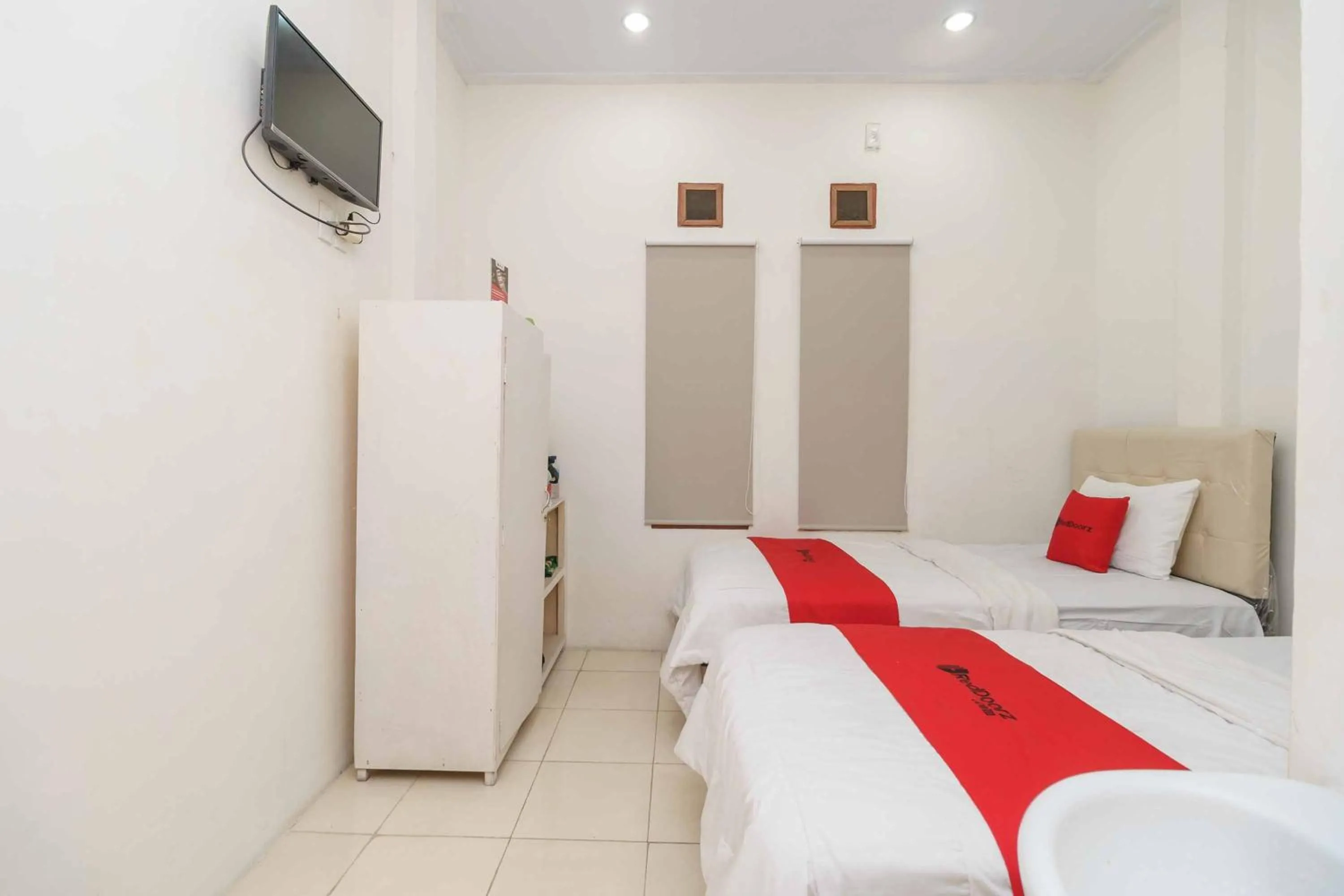 Bedroom, Bed in RedDoorz @ Haraito Tarutung