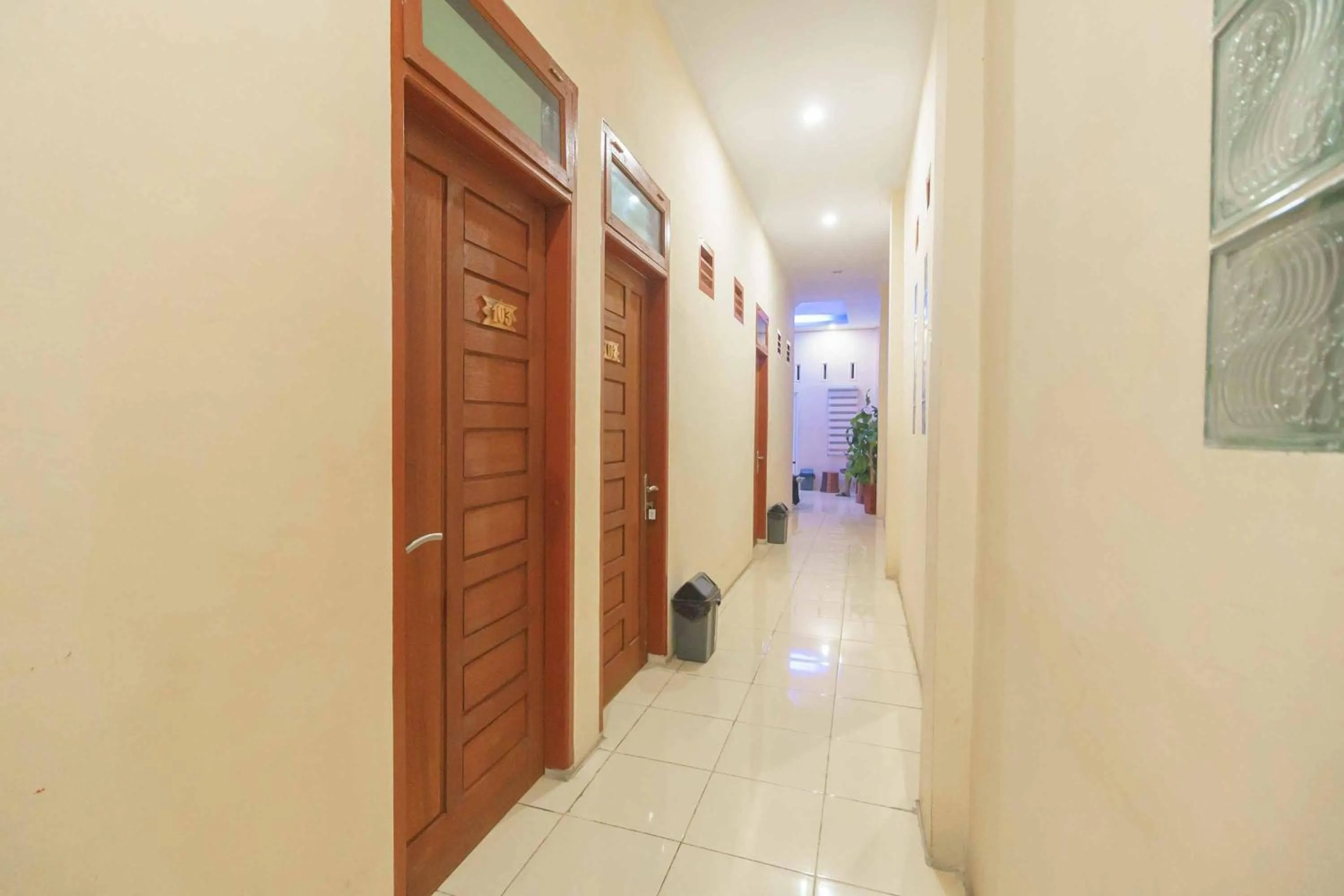 Facade/entrance in RedDoorz @ Haraito Tarutung