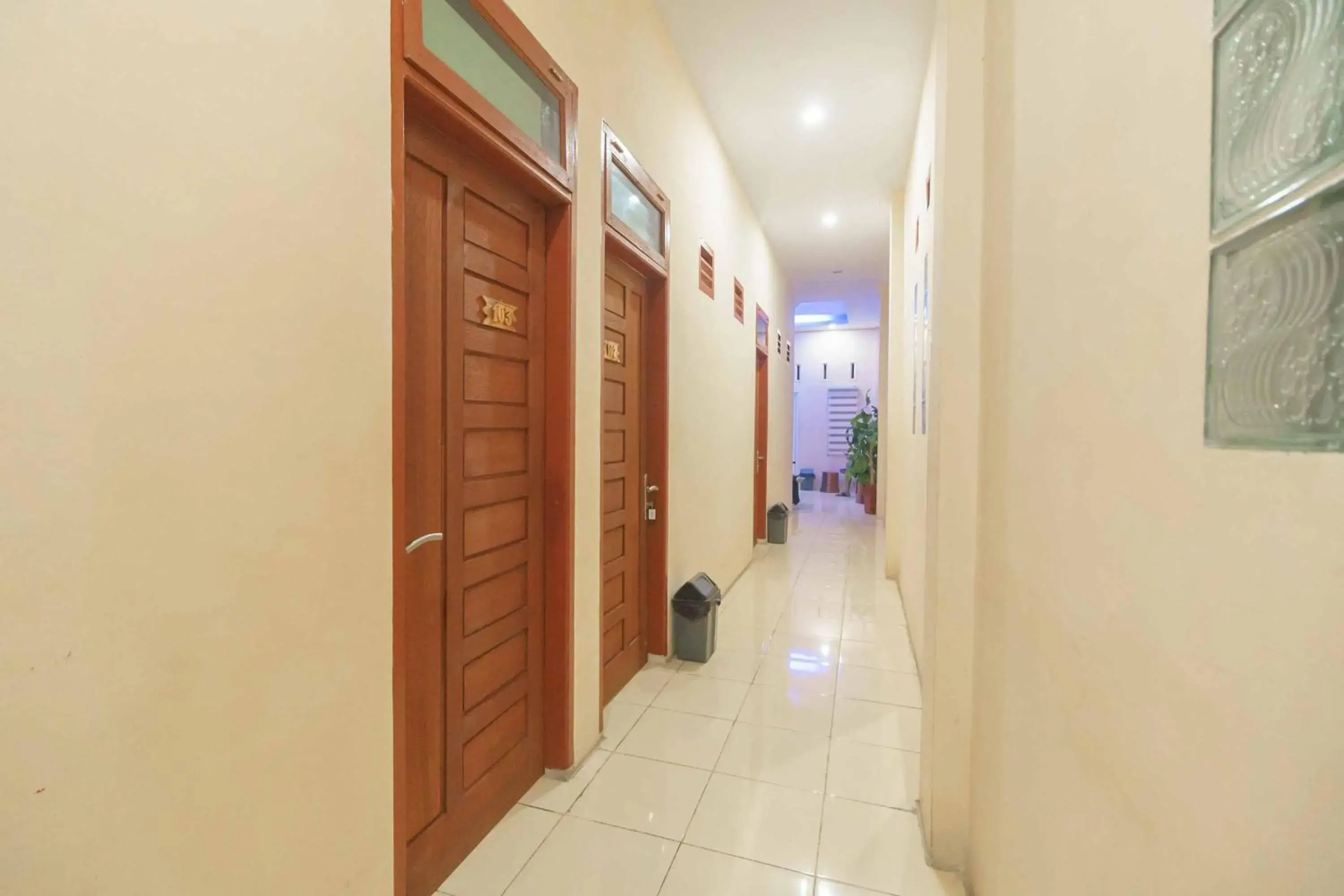 Facade/entrance in RedDoorz @ Haraito Tarutung Facade/entrance in RedDoorz @ Haraito Tarutung