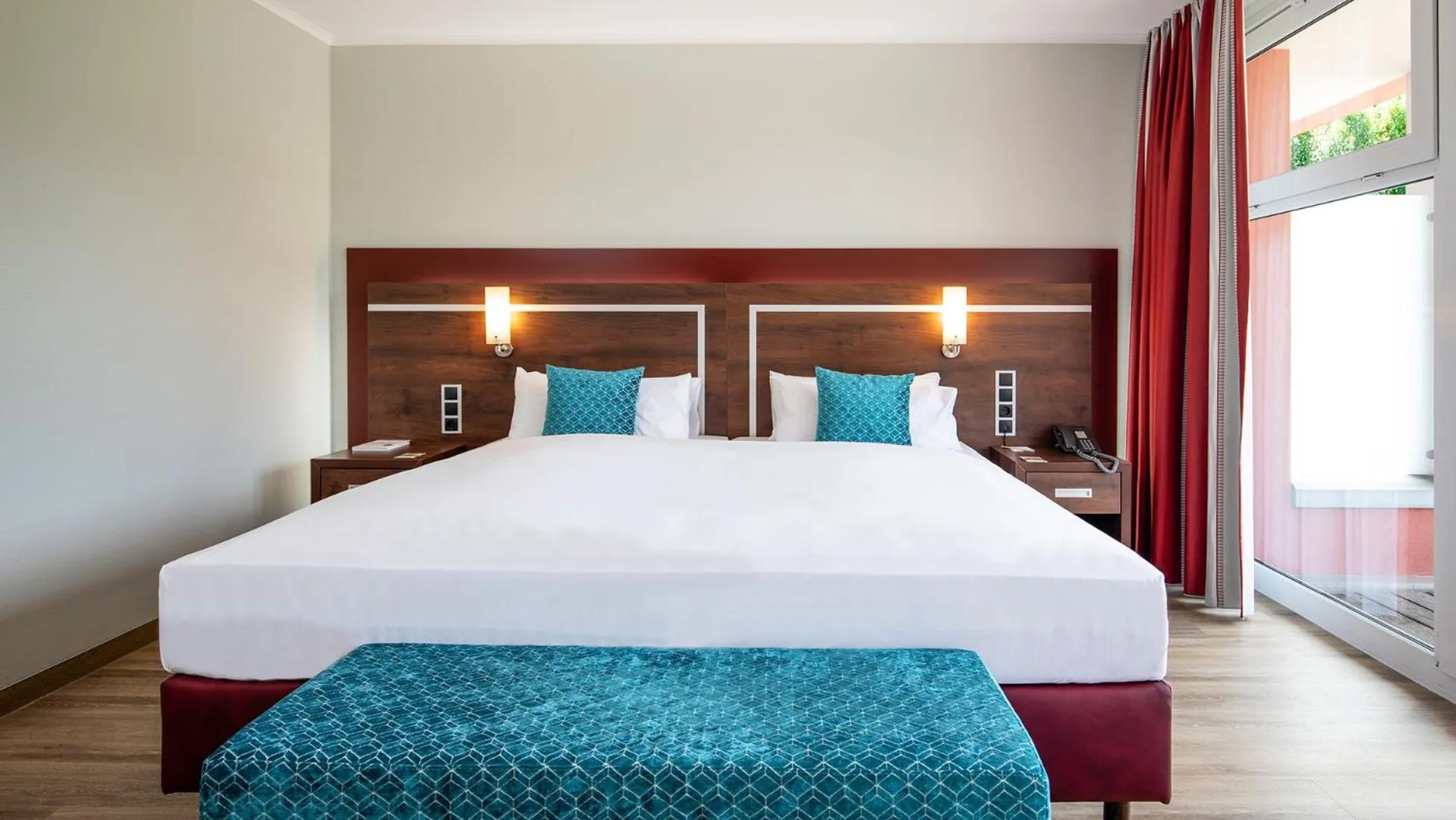 Photo of the whole room, Bed in Ringhotel Zweibruecker Hof