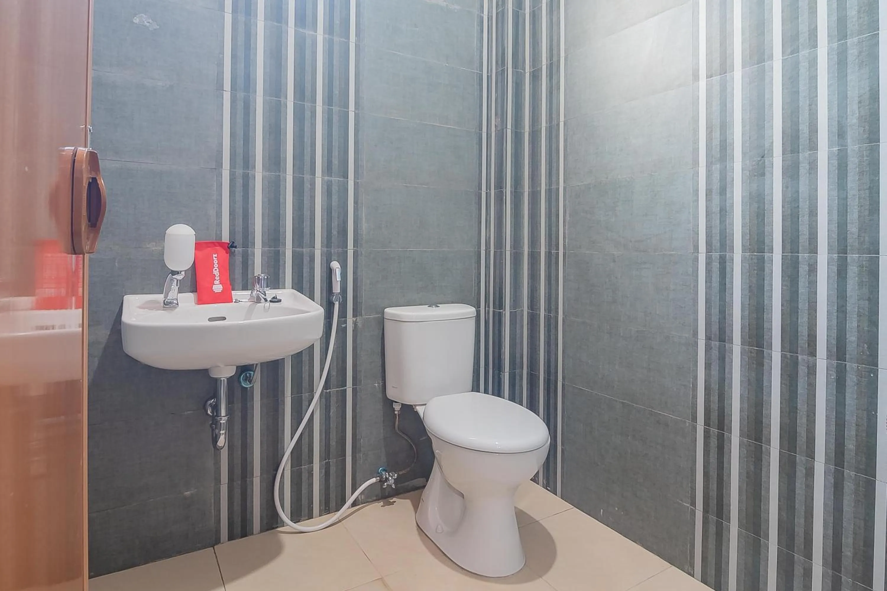 Bathroom in RedDoorz Plus near Taman Budaya Samarinda