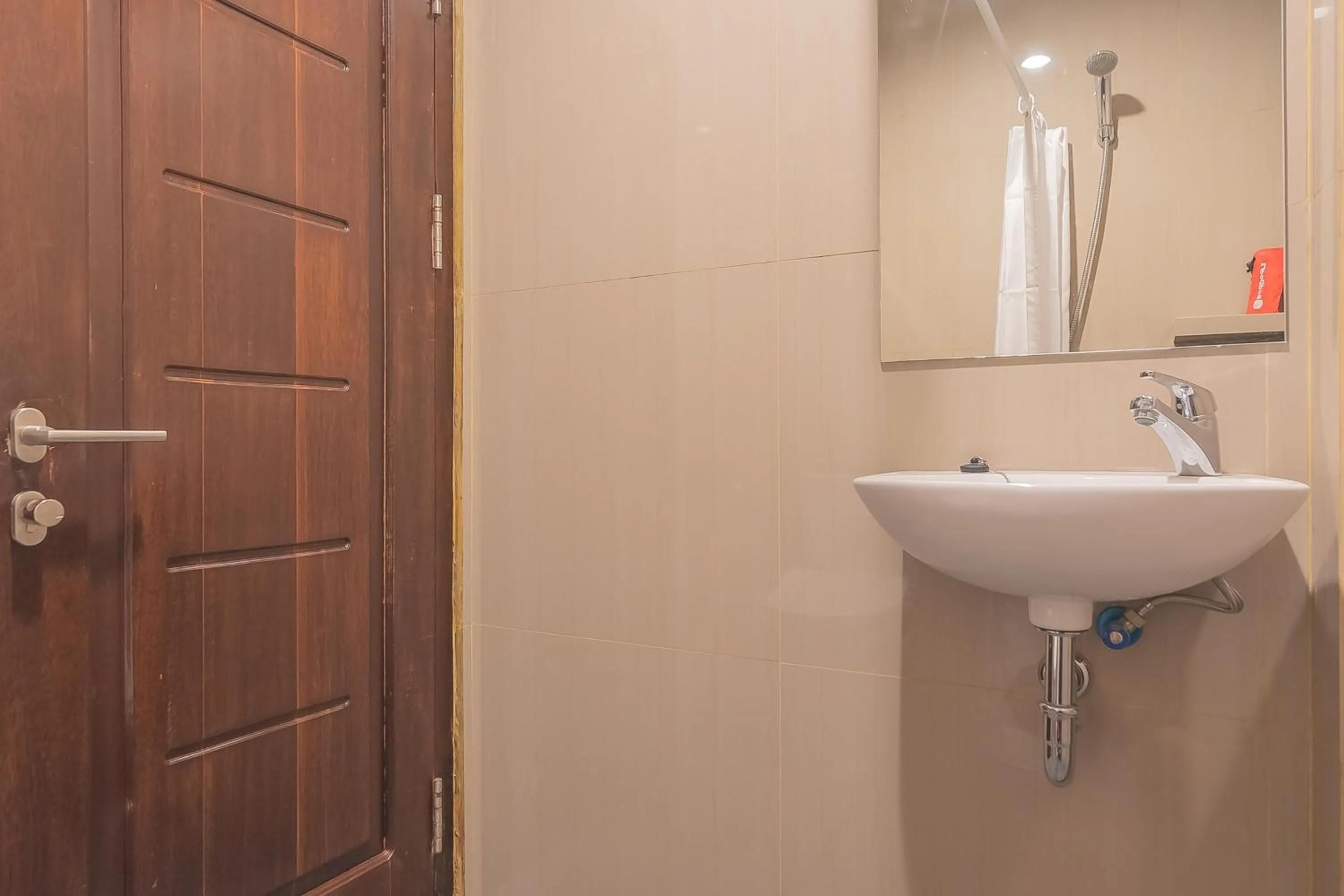 Bathroom in RedDoorz Plus @ Siradj Salman Samarinda