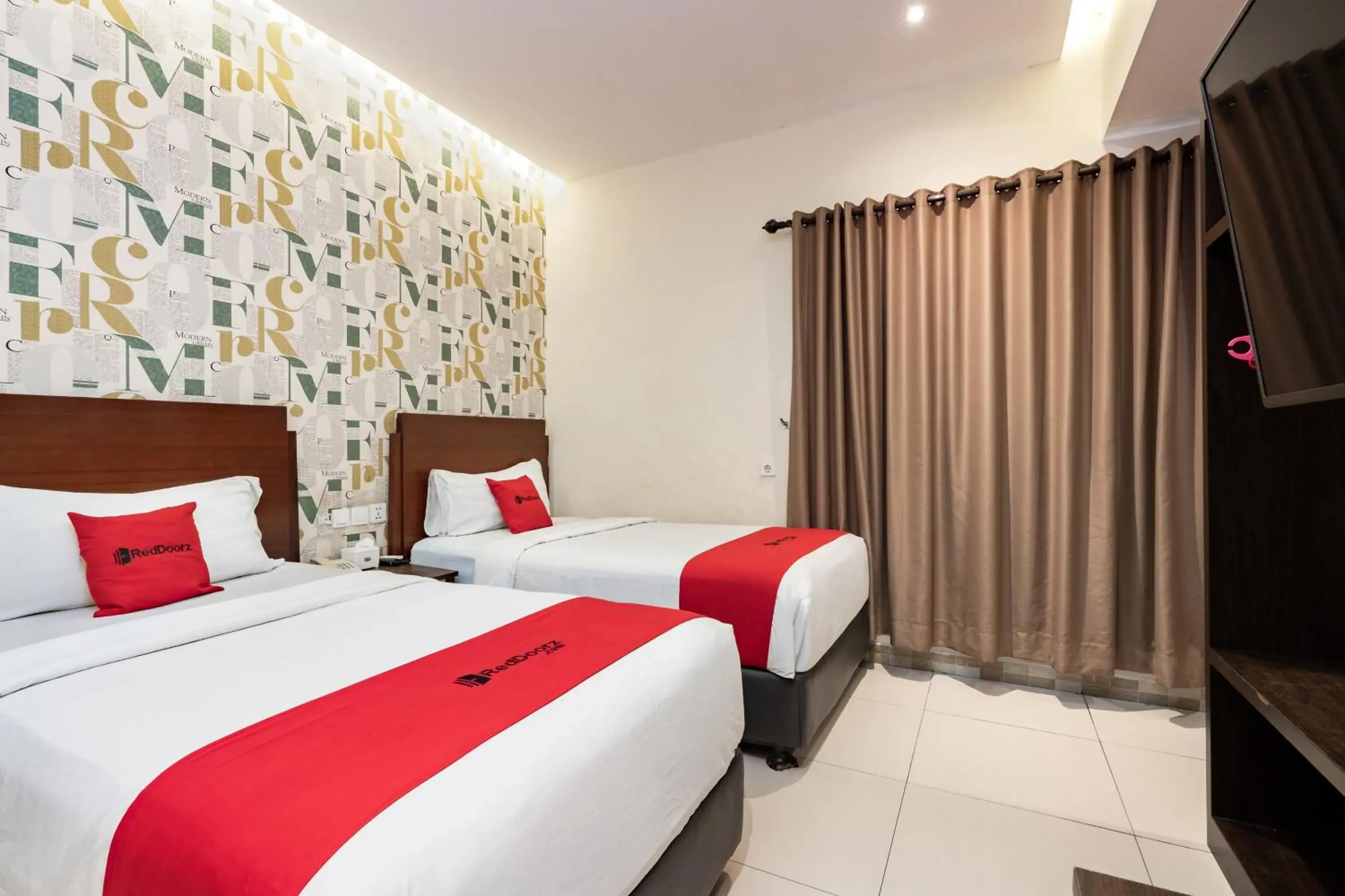 Bedroom, Bed in RedDoorz Plus @ Siradj Salman Samarinda Bedroom, Bed in RedDoorz Plus @ Siradj Salman Samarinda