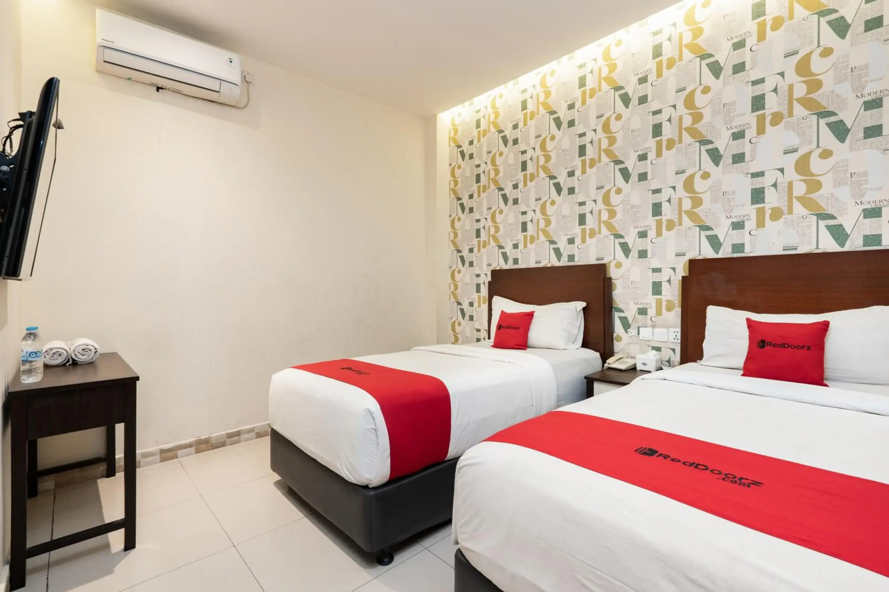 Bedroom, Bed in RedDoorz Plus @ Siradj Salman Samarinda Bedroom, Bed in RedDoorz Plus @ Siradj Salman Samarinda