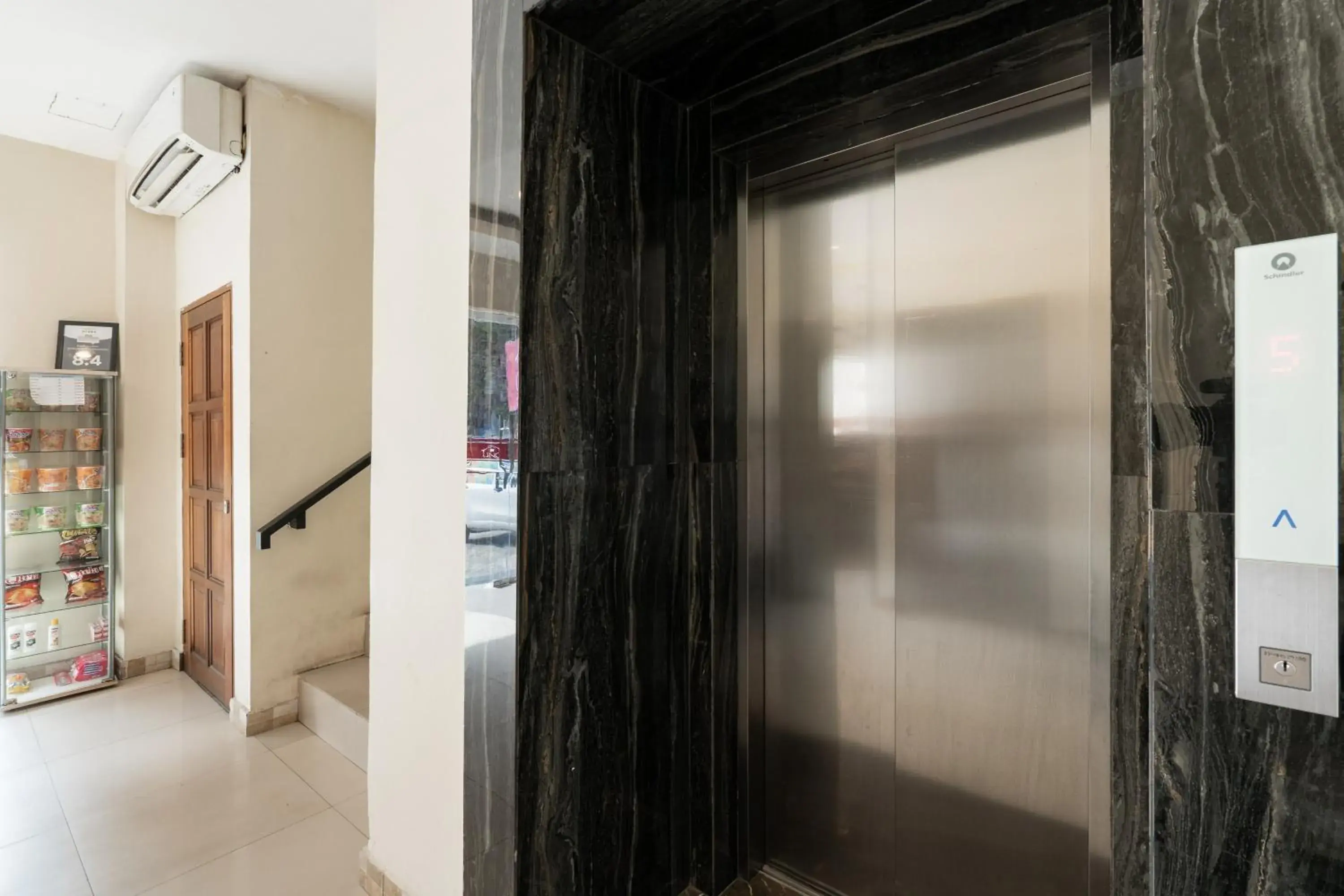 Property building in RedDoorz Plus @ Siradj Salman Samarinda Property building in RedDoorz Plus @ Siradj Salman Samarinda