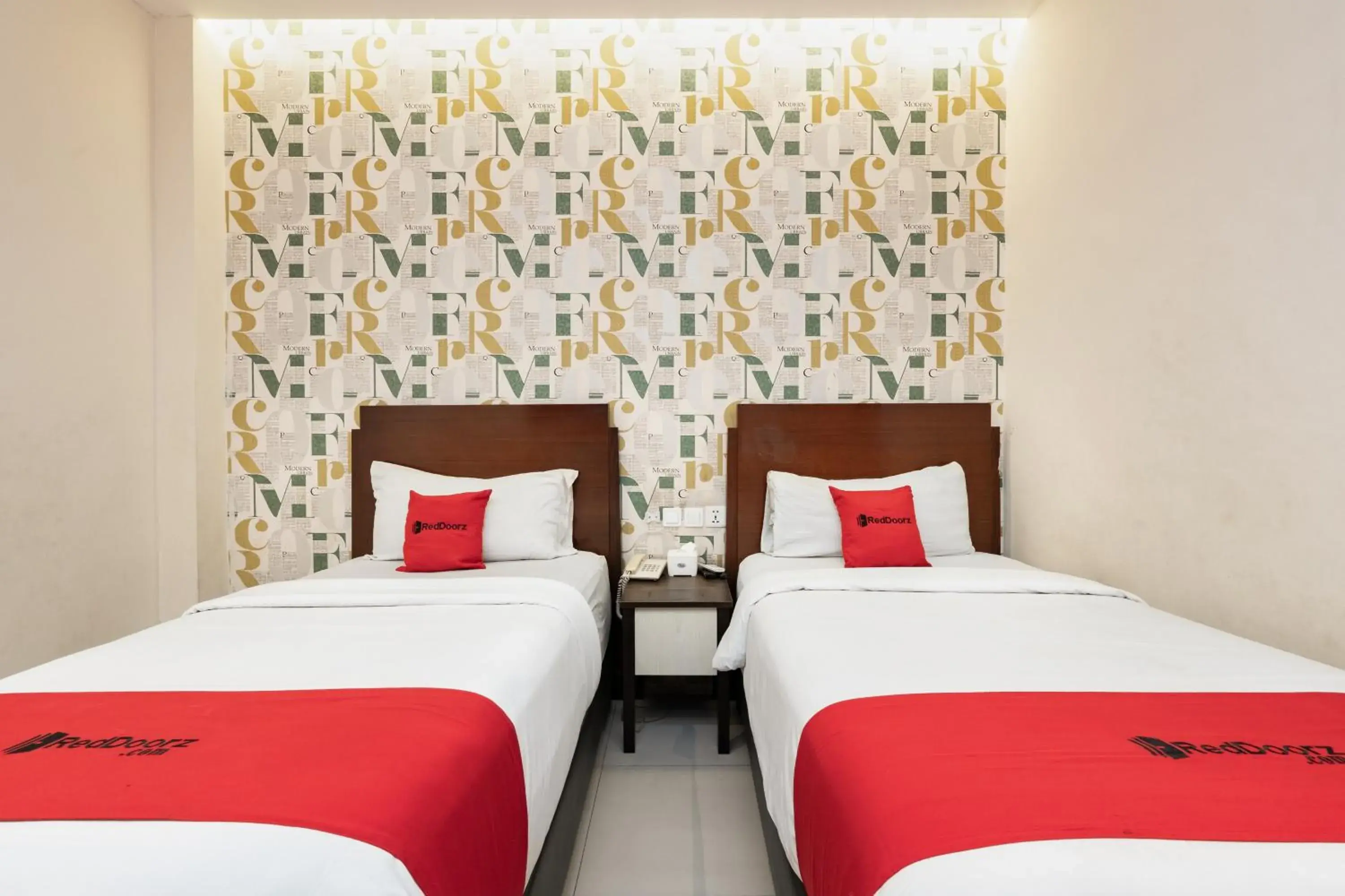 Bedroom, Bed in RedDoorz Plus @ Siradj Salman Samarinda Bedroom, Bed in RedDoorz Plus @ Siradj Salman Samarinda