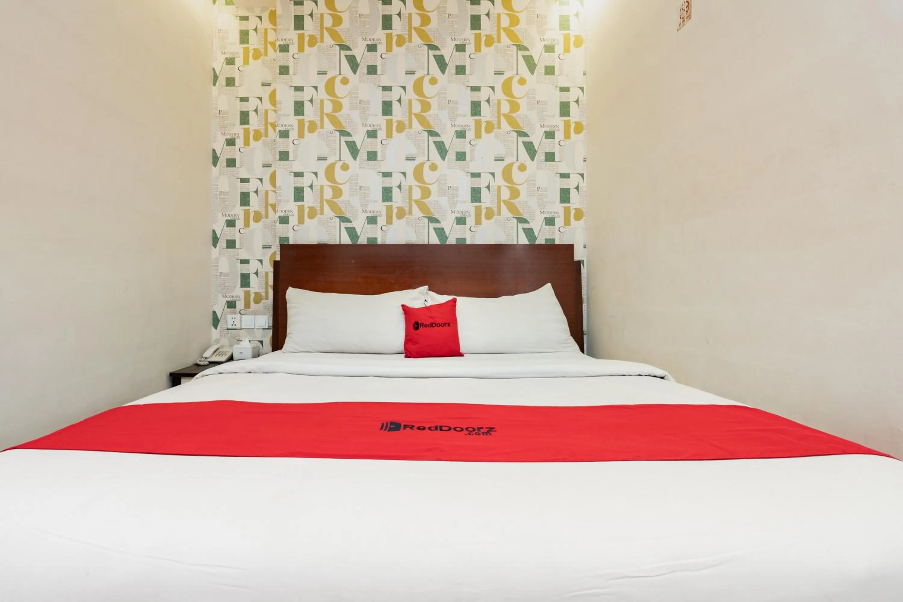 Bedroom, Bed in RedDoorz Plus @ Siradj Salman Samarinda