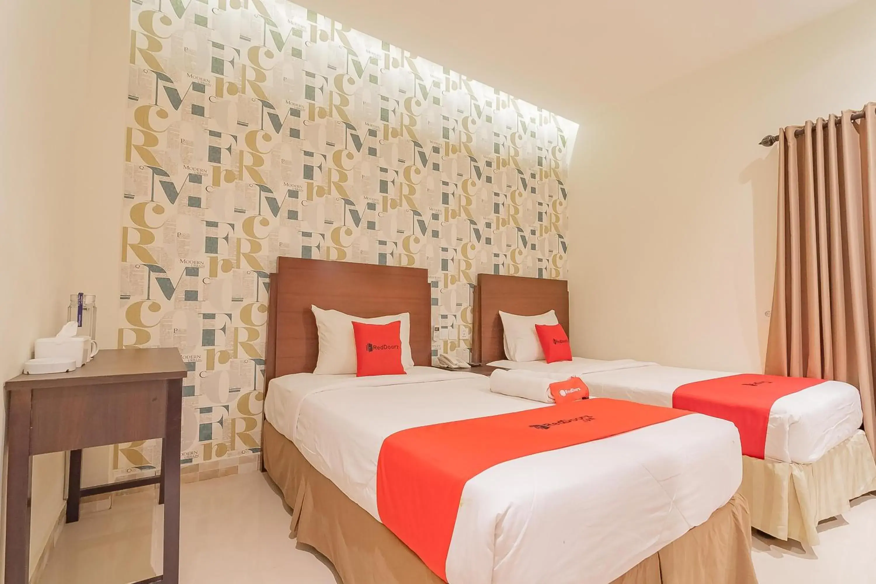 Bedroom, Bed in RedDoorz Plus @ Siradj Salman Samarinda Bedroom, Bed in RedDoorz Plus @ Siradj Salman Samarinda