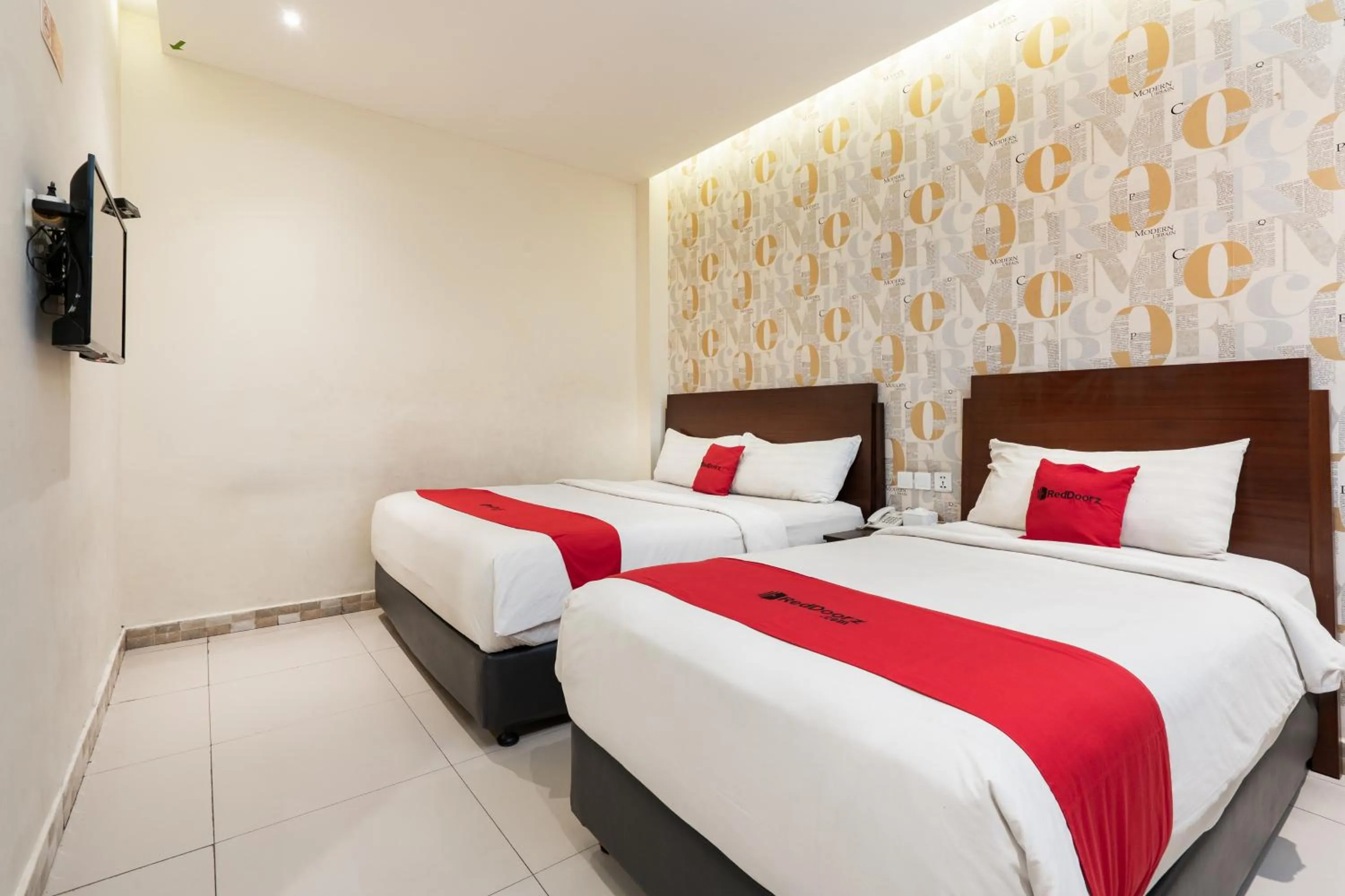 Bedroom, Bed in RedDoorz Plus @ Siradj Salman Samarinda