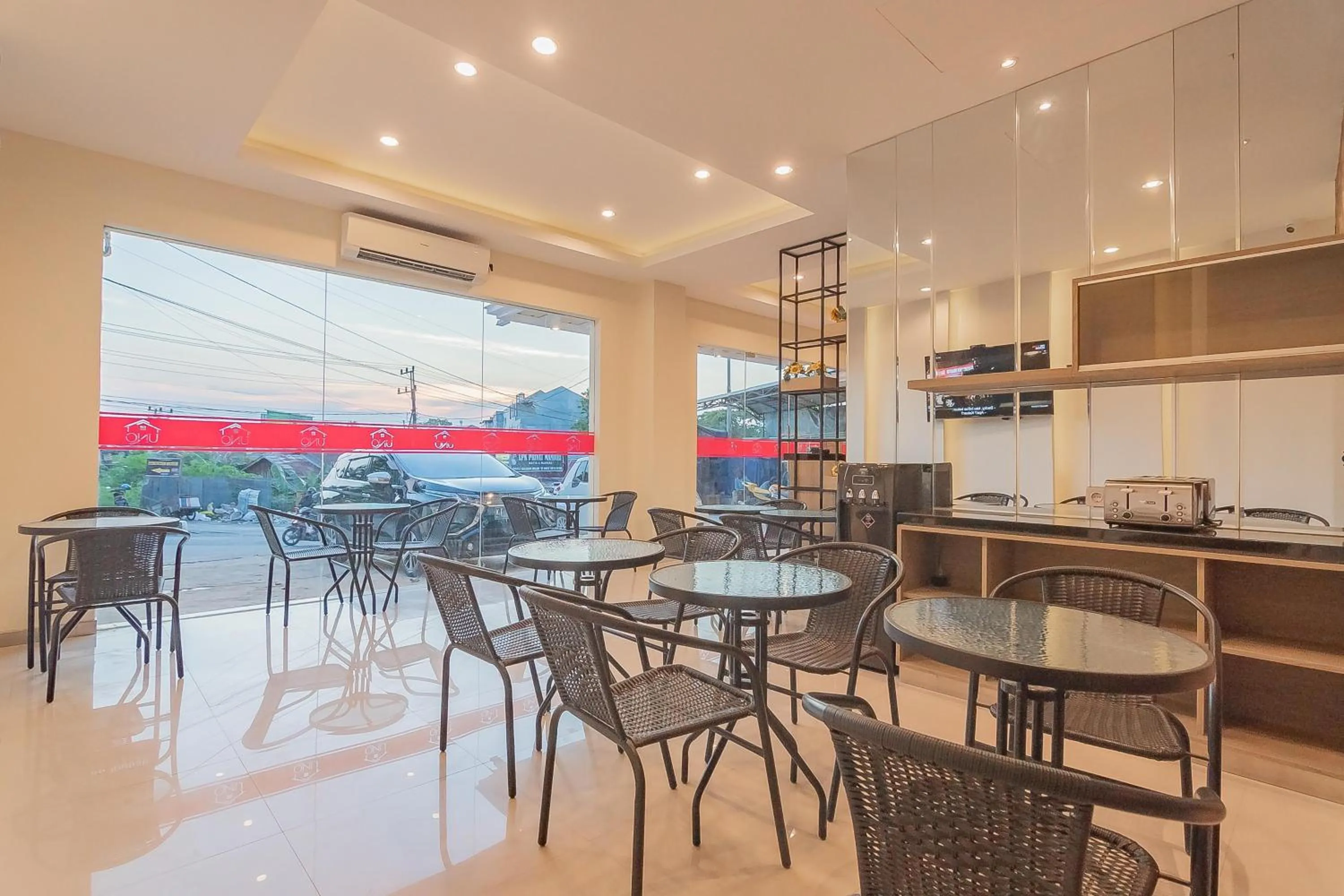 Restaurant/places to eat in RedDoorz Plus @ Siradj Salman Samarinda