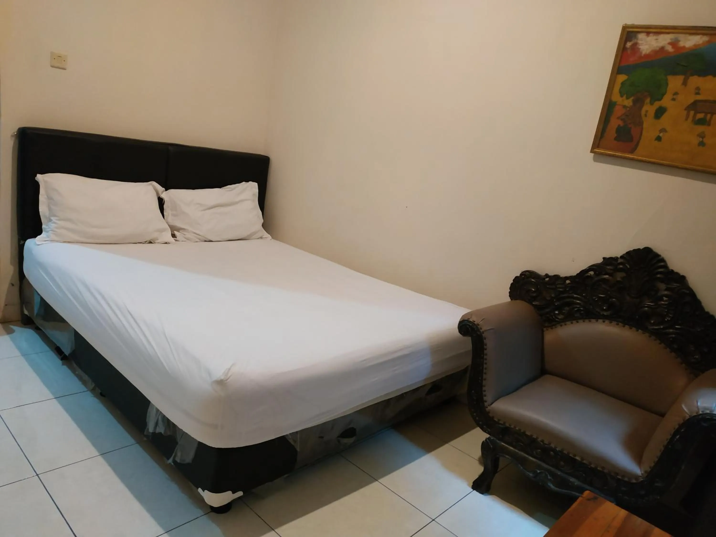 Bed in Pemda 22 Mansion Mitra RedDoorz
