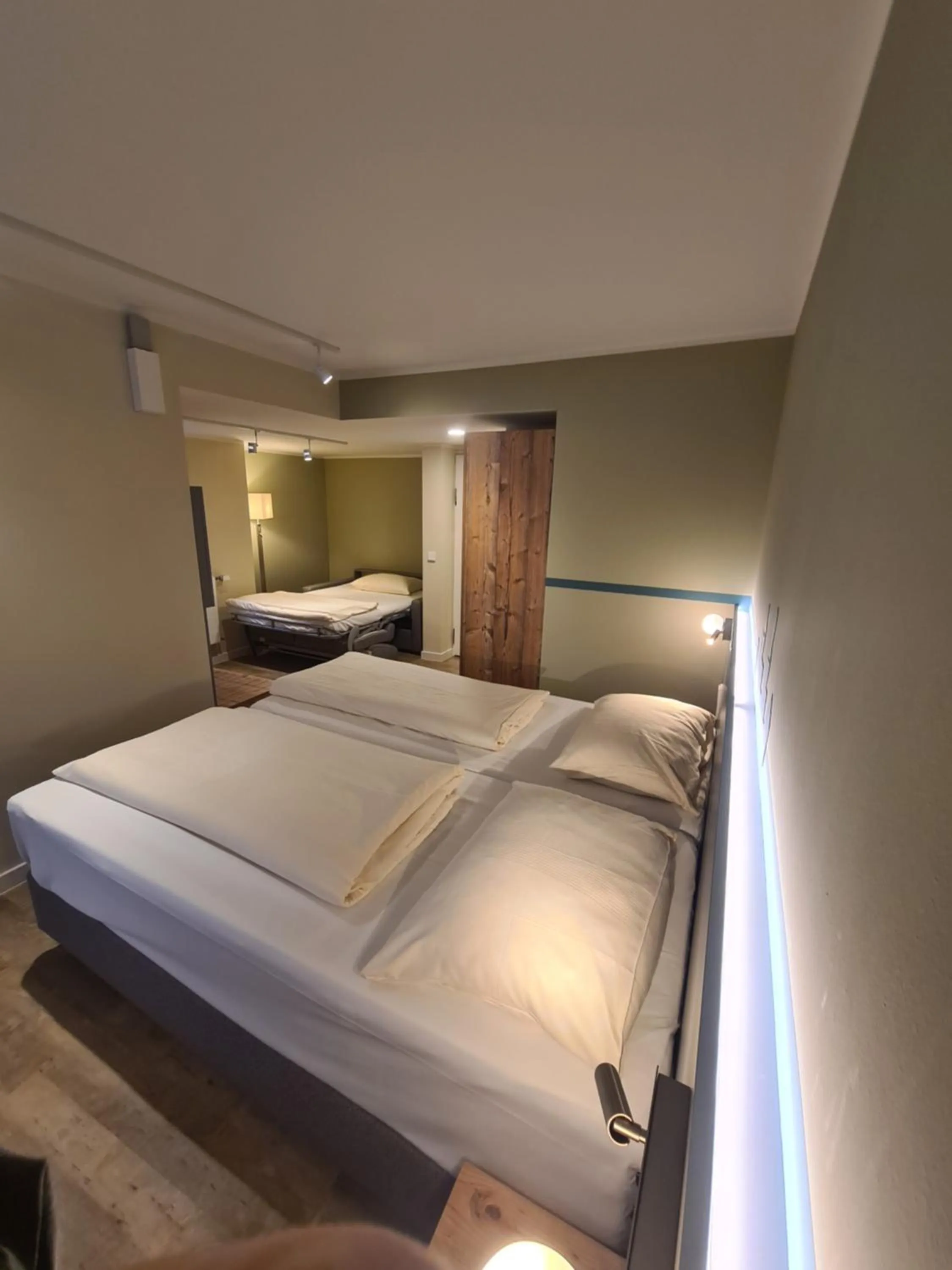 Bedroom, Bed in Stadthotel Engel