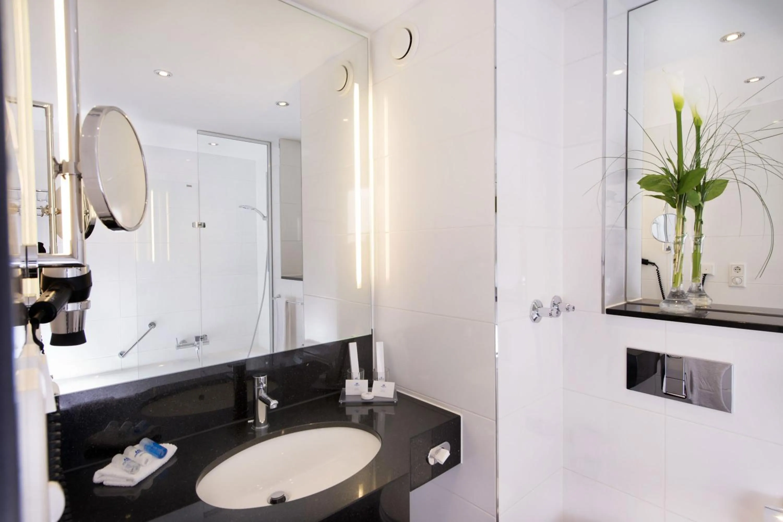 Bathroom in Maritim Hotel München