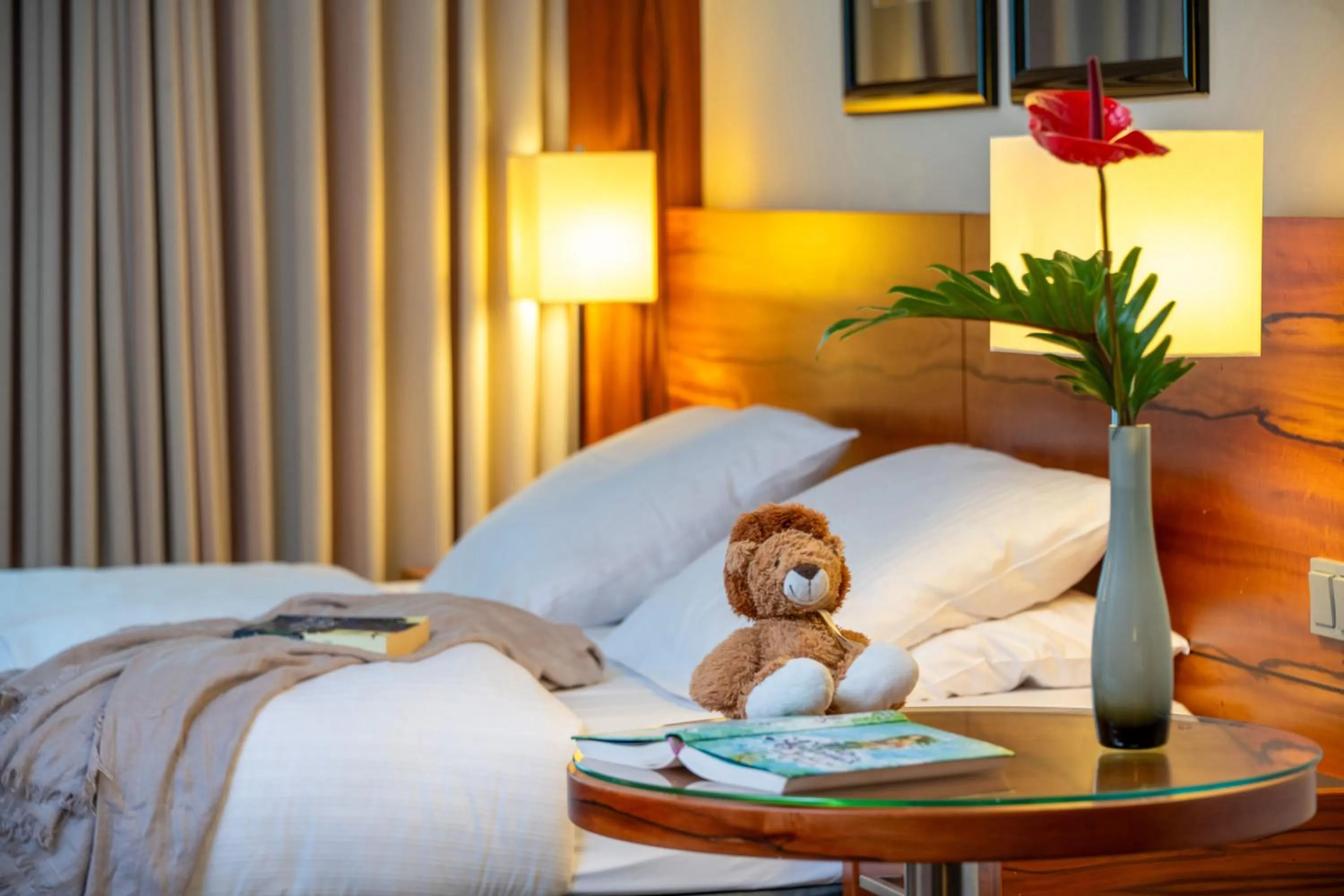 Bedroom, Bed in Maritim Hotel München