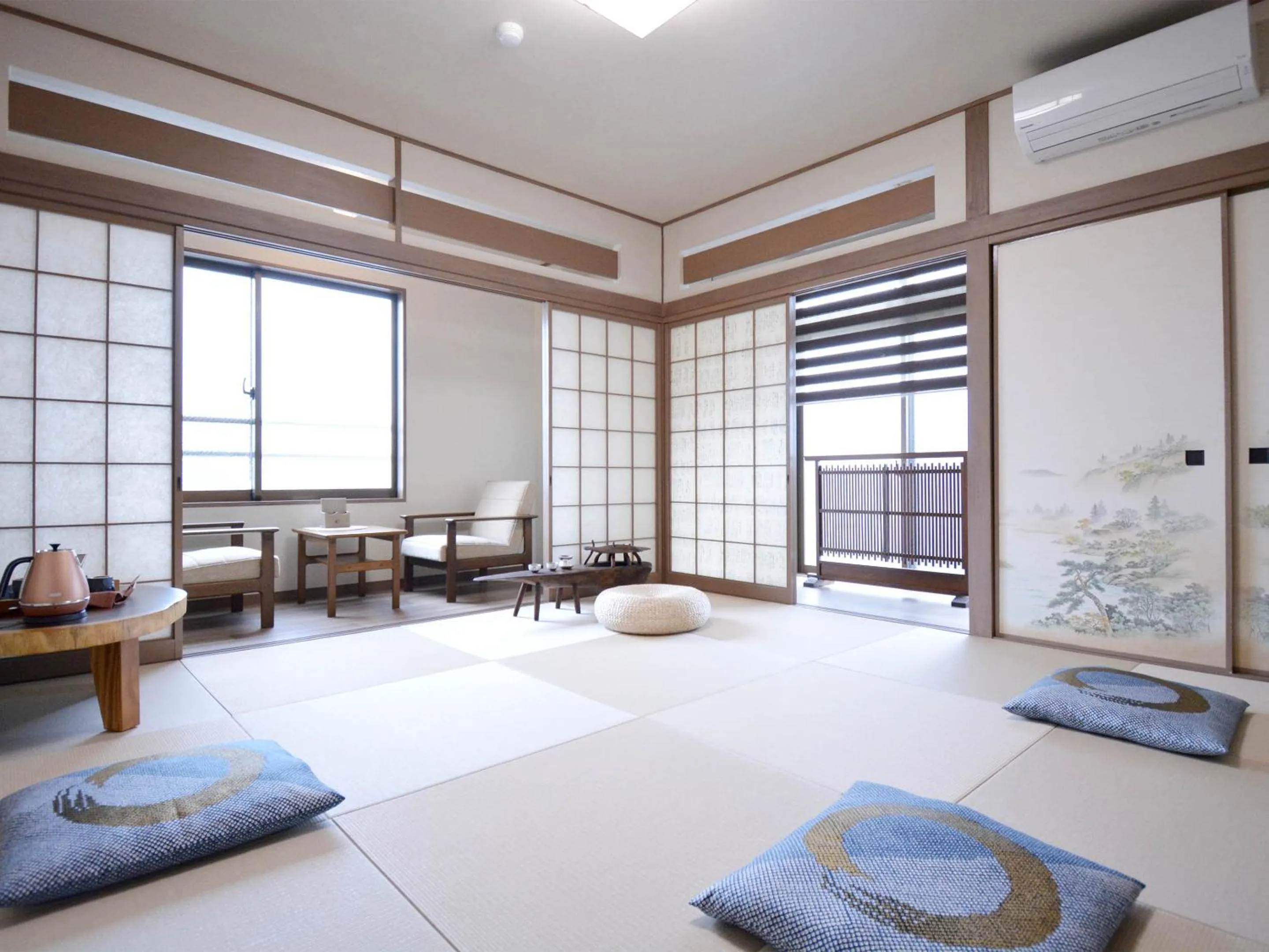 Photo of the whole room in Shirahama no Yado Daigo