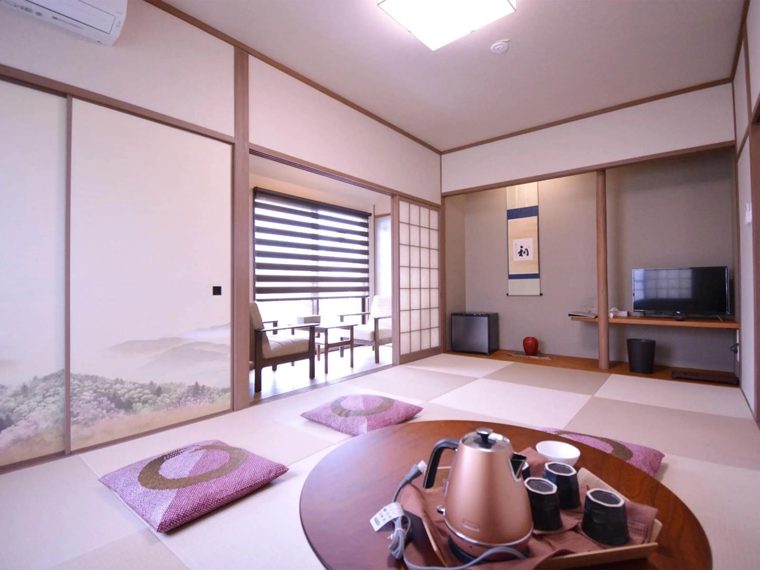Photo of the whole room, Bed in Shirahama no Yado Daigo